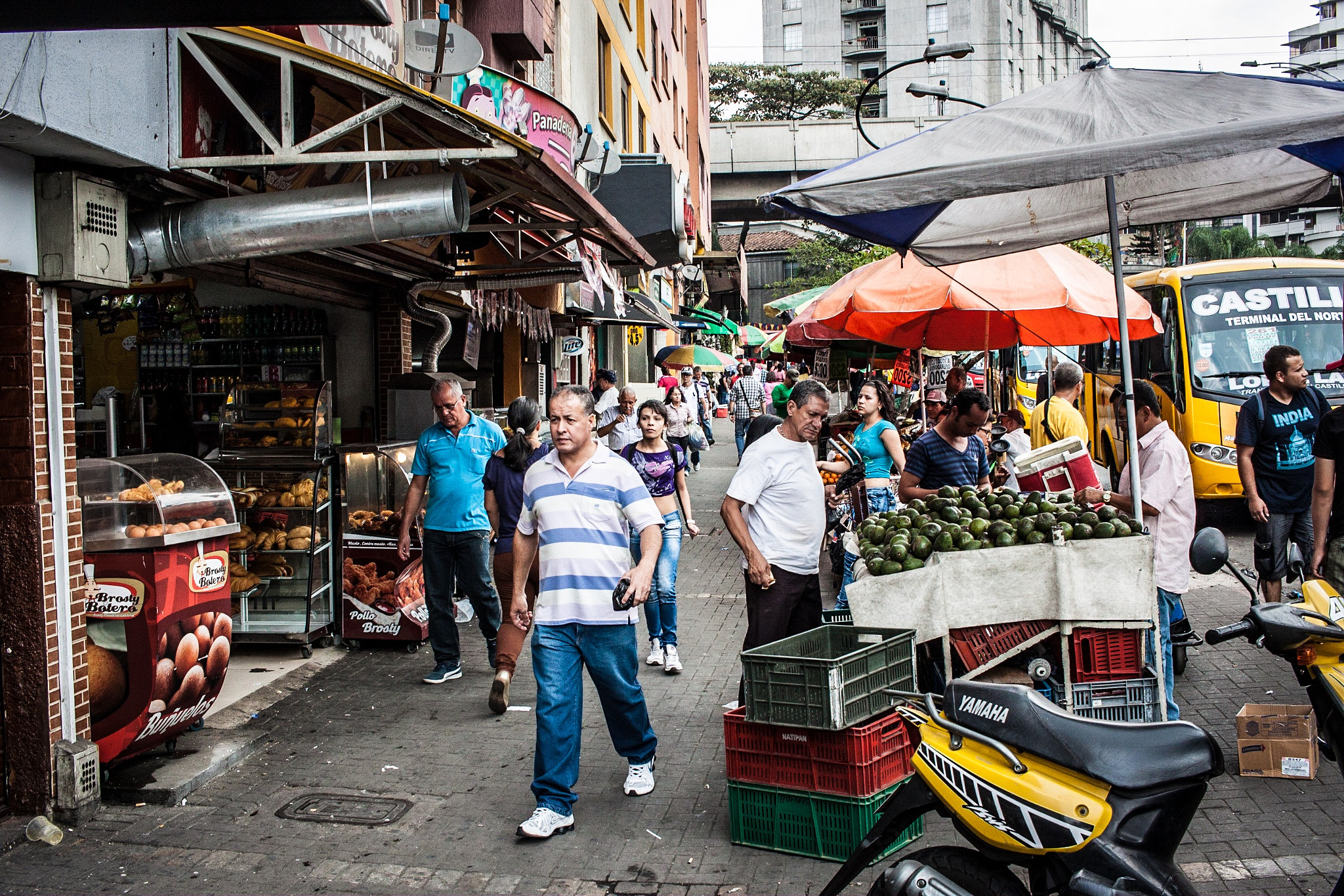 Canon EF-S 24mm F2.8 STM sample photo. Mercado paisa photography