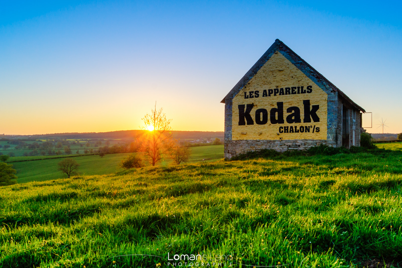 Sony Alpha DSLR-A550 + Sony DT 18-55mm F3.5-5.6 SAM sample photo. Sunrise above kodak photography