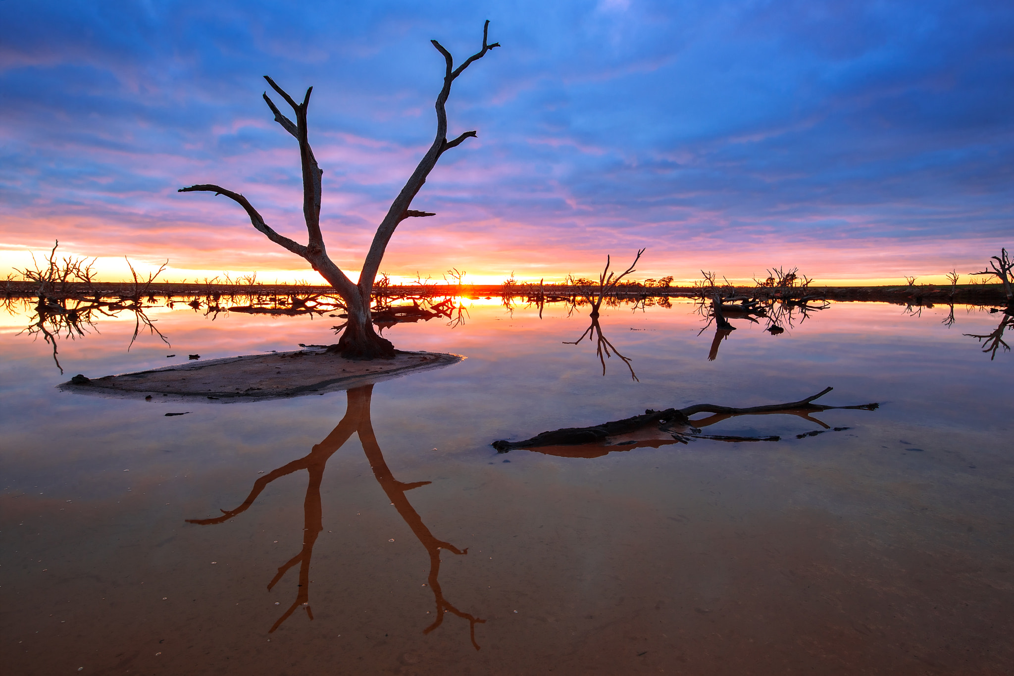 Canon EF 11-24mm F4L USM sample photo. Flooded salt pan photography