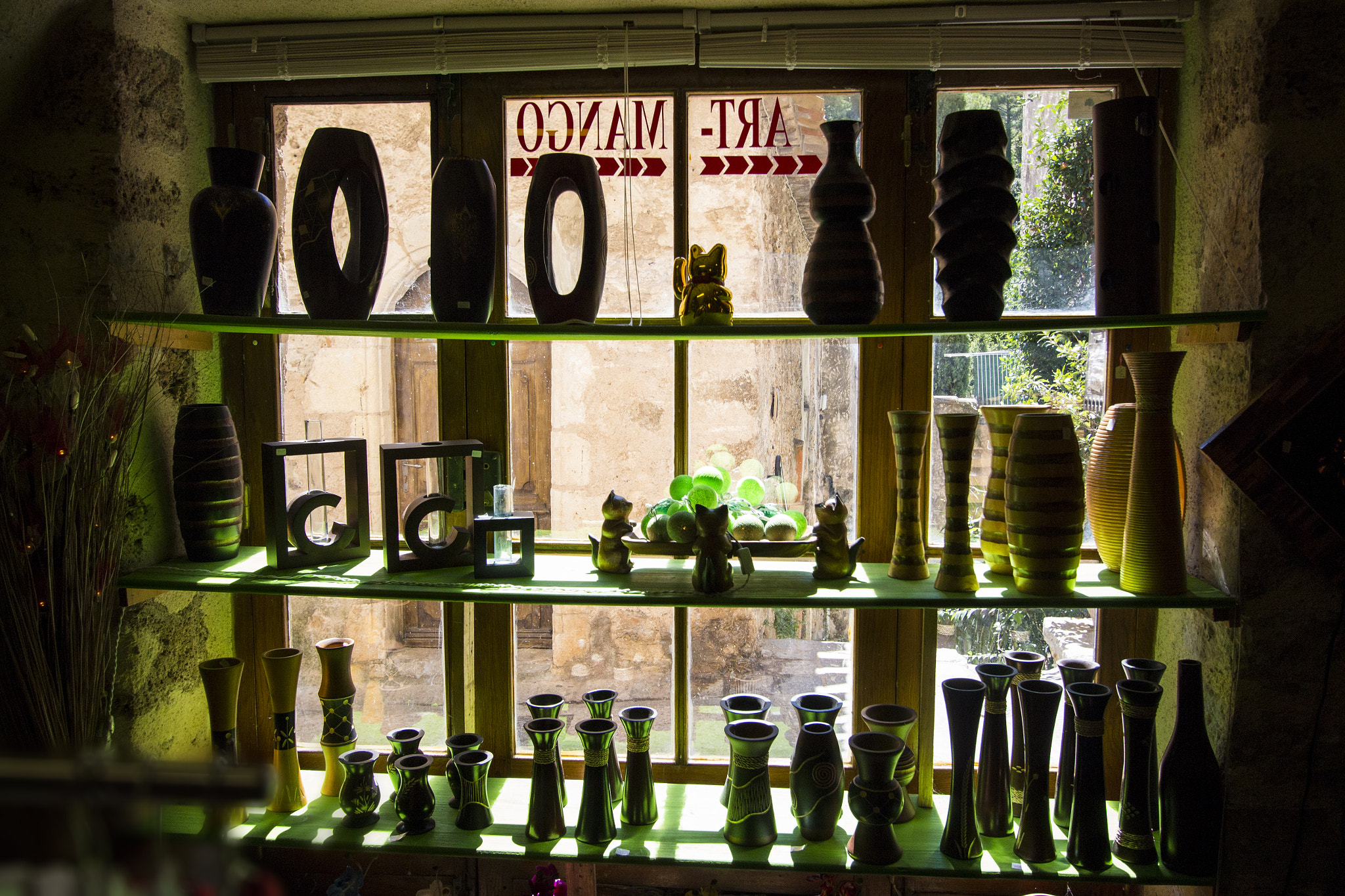 Canon EOS 650D (EOS Rebel T4i / EOS Kiss X6i) + Canon EF-S 10-22mm F3.5-4.5 USM sample photo. St guilhem indoor photography