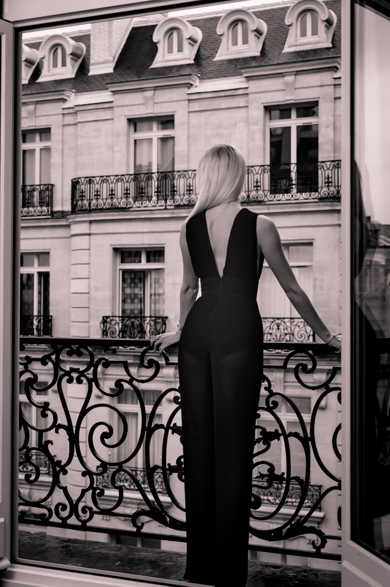 Vario-Elmar 30-90 sample photo. Paris balcony photography