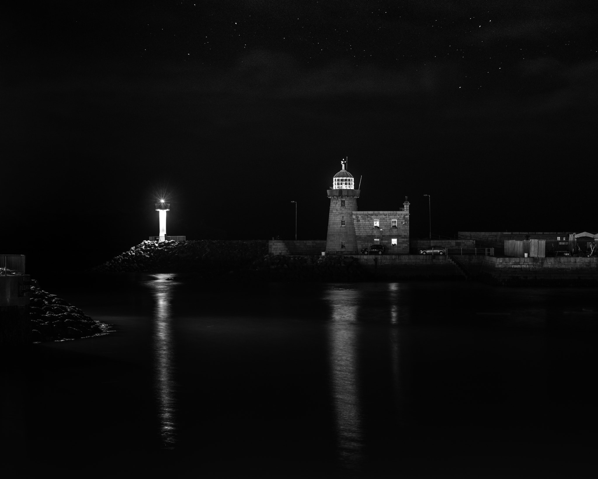 Nikon D810 + AF Zoom-Nikkor 35-70mm f/2.8D sample photo. Howth harbour at night photography