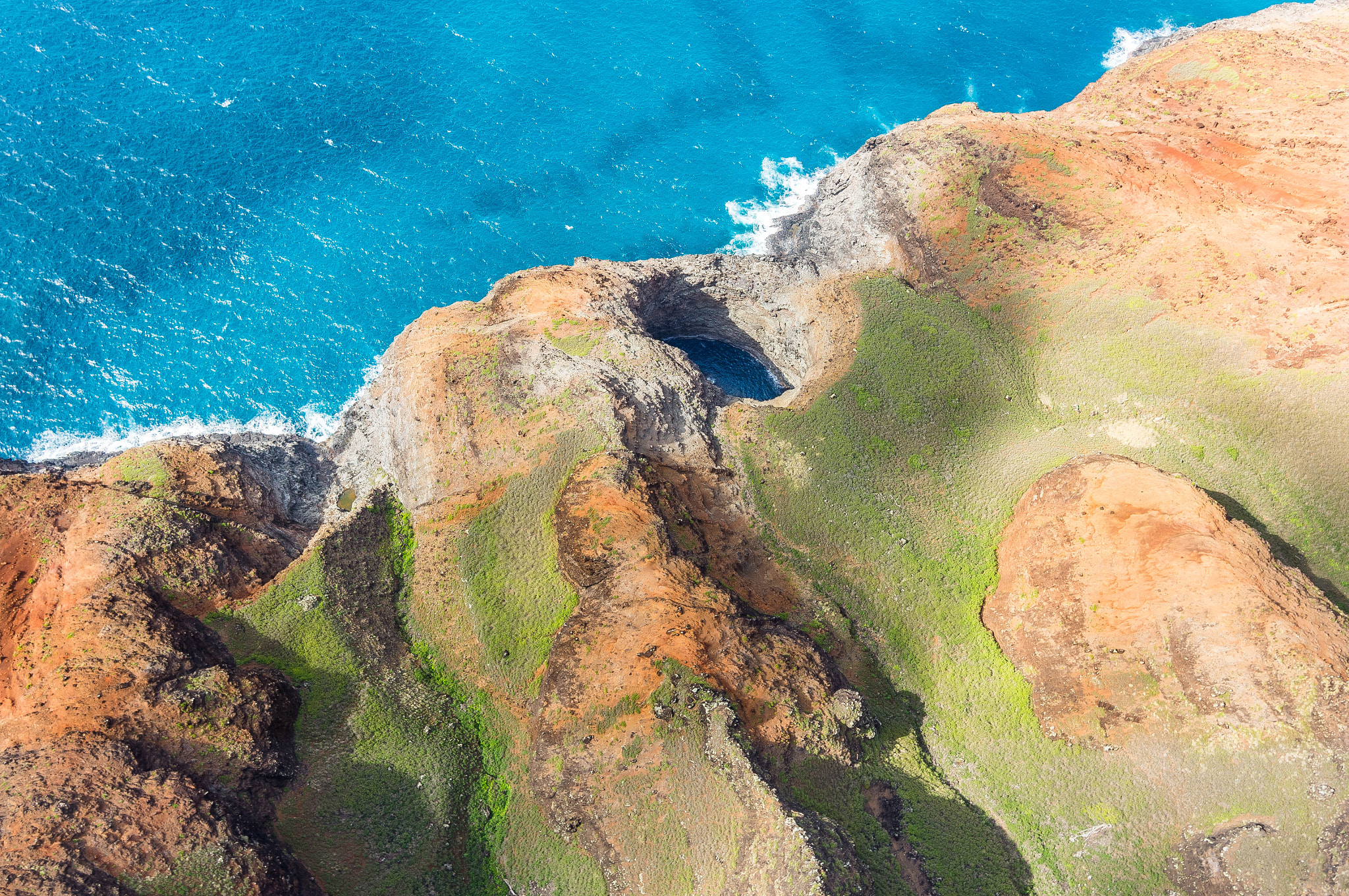 Sony Alpha NEX-5N + Sigma 19mm F2.8 EX DN sample photo. Na pali sea cave photography