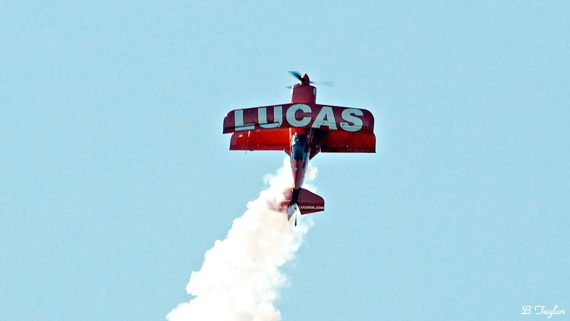 Sony SLT-A57 + Sony 70-300mm F4.5-5.6 G SSM sample photo. Lucas oil pitts special super stinker in vertical climb photography