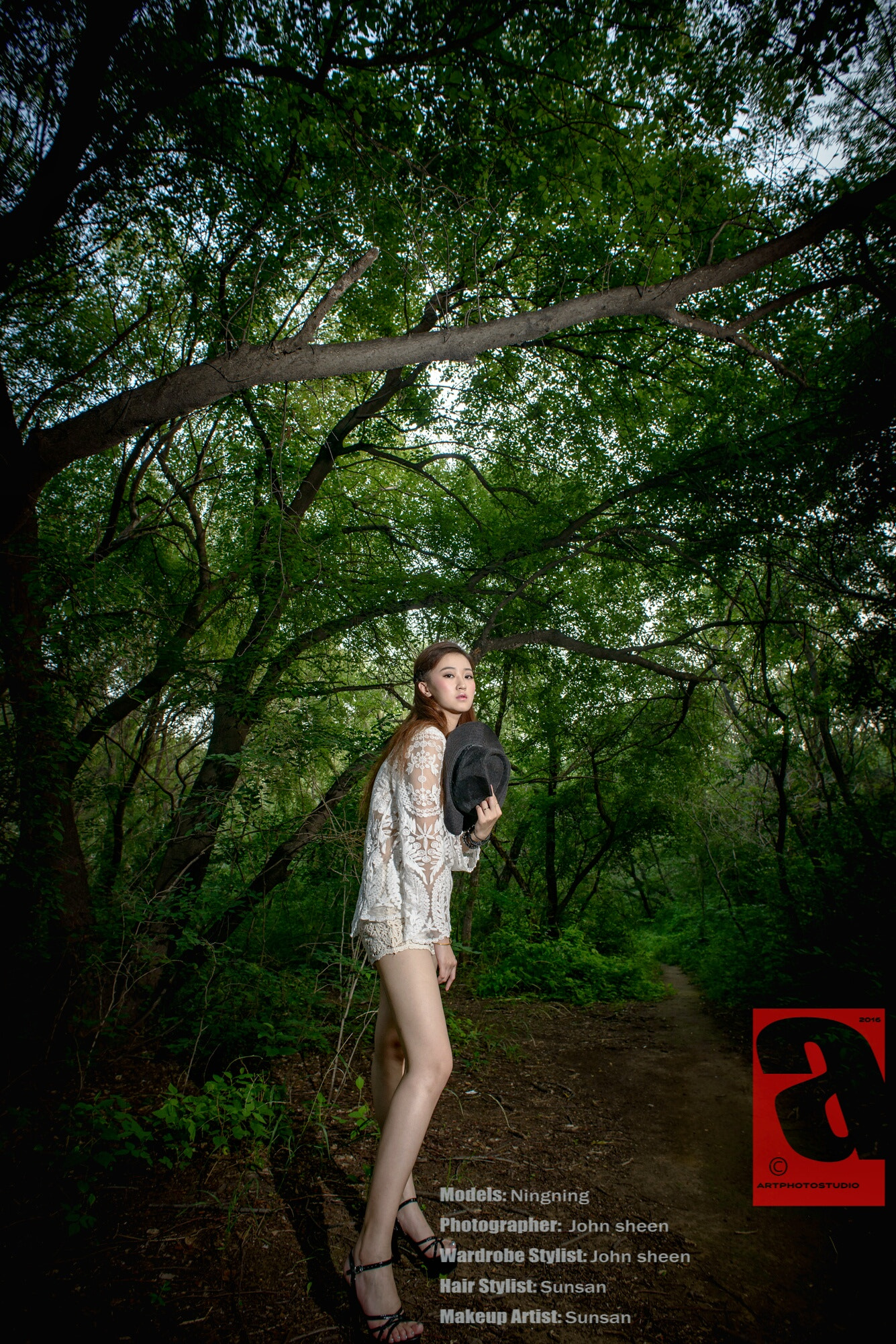 Nikon D800 + AF Nikkor 20mm f/2.8 sample photo. Girl in forest photography