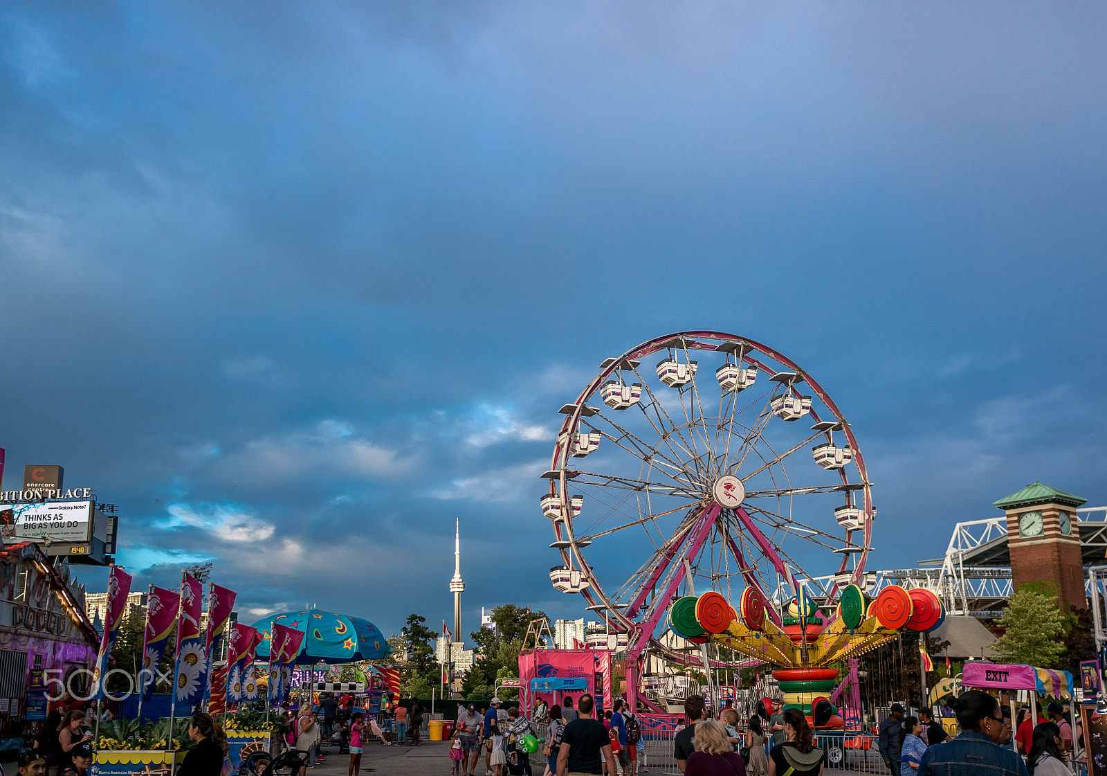 Samsung NX1000 + Samsung NX 16mm F2.4 Pancake sample photo. Cne 4 (canadian national exhibition) photography