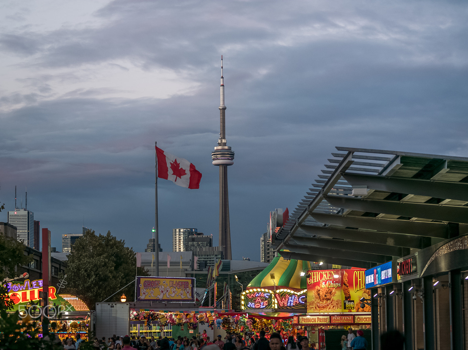 Samsung NX1000 + Samsung NX 50-200mm F4-5.6 ED OIS sample photo. Cn tower 5 photography