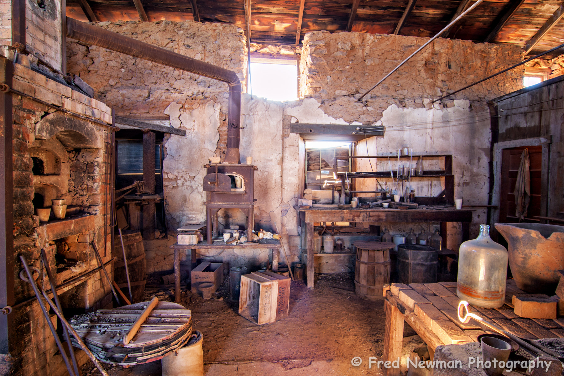 Tokina AT-X Pro 12-24mm F4 (IF) DX sample photo. Workroom photography
