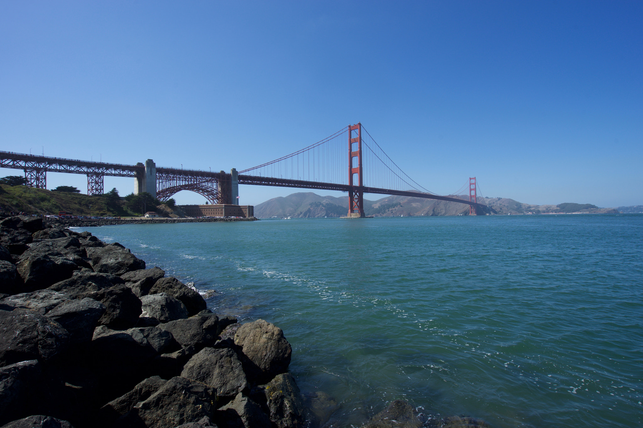 Sony a7 + Sony Vario-Tessar T* FE 16-35mm F4 ZA OSS sample photo. Golden gate bridge photography