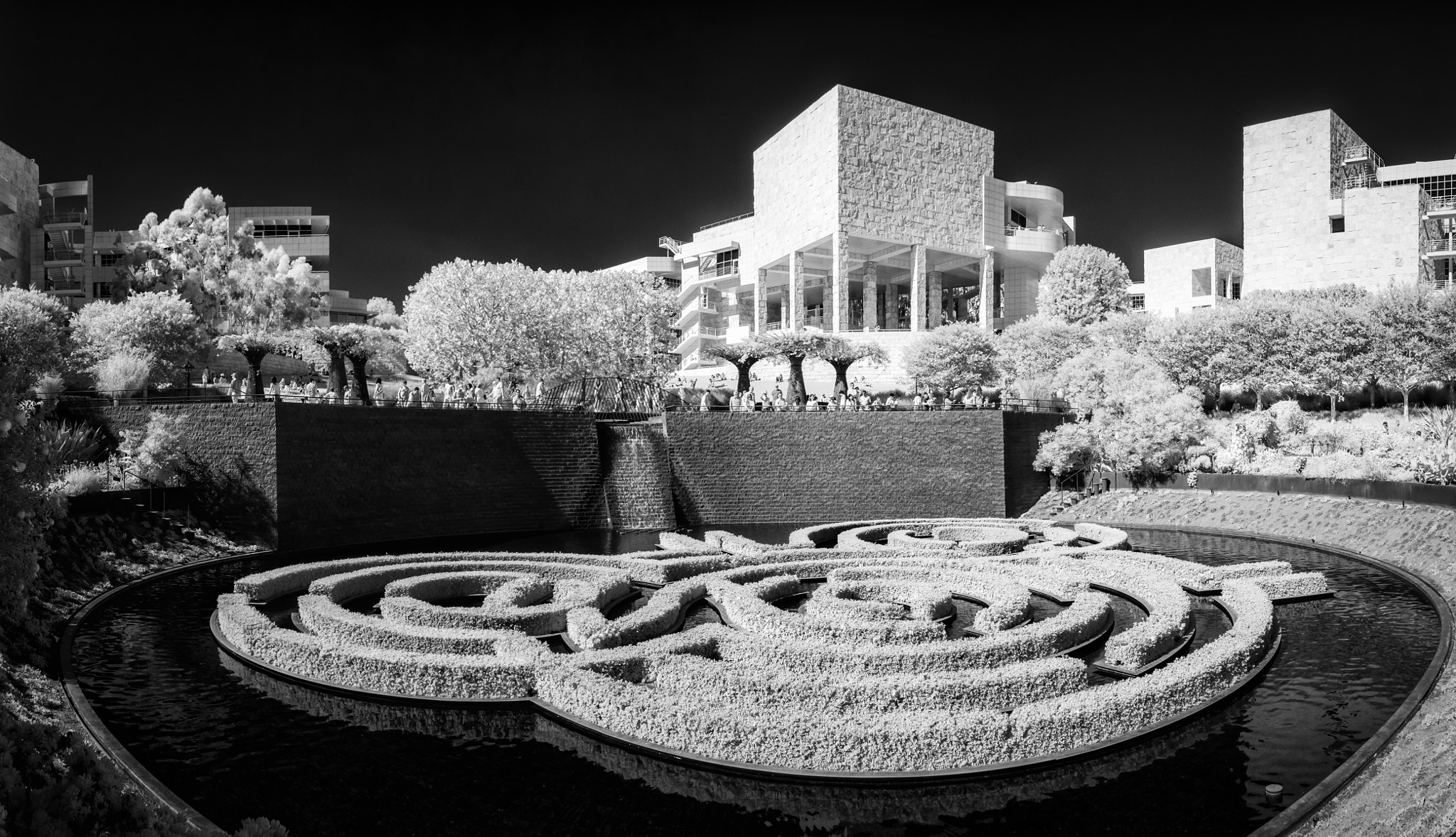 Canon EF 16-35mm F4L IS USM sample photo. Getty center garden photography