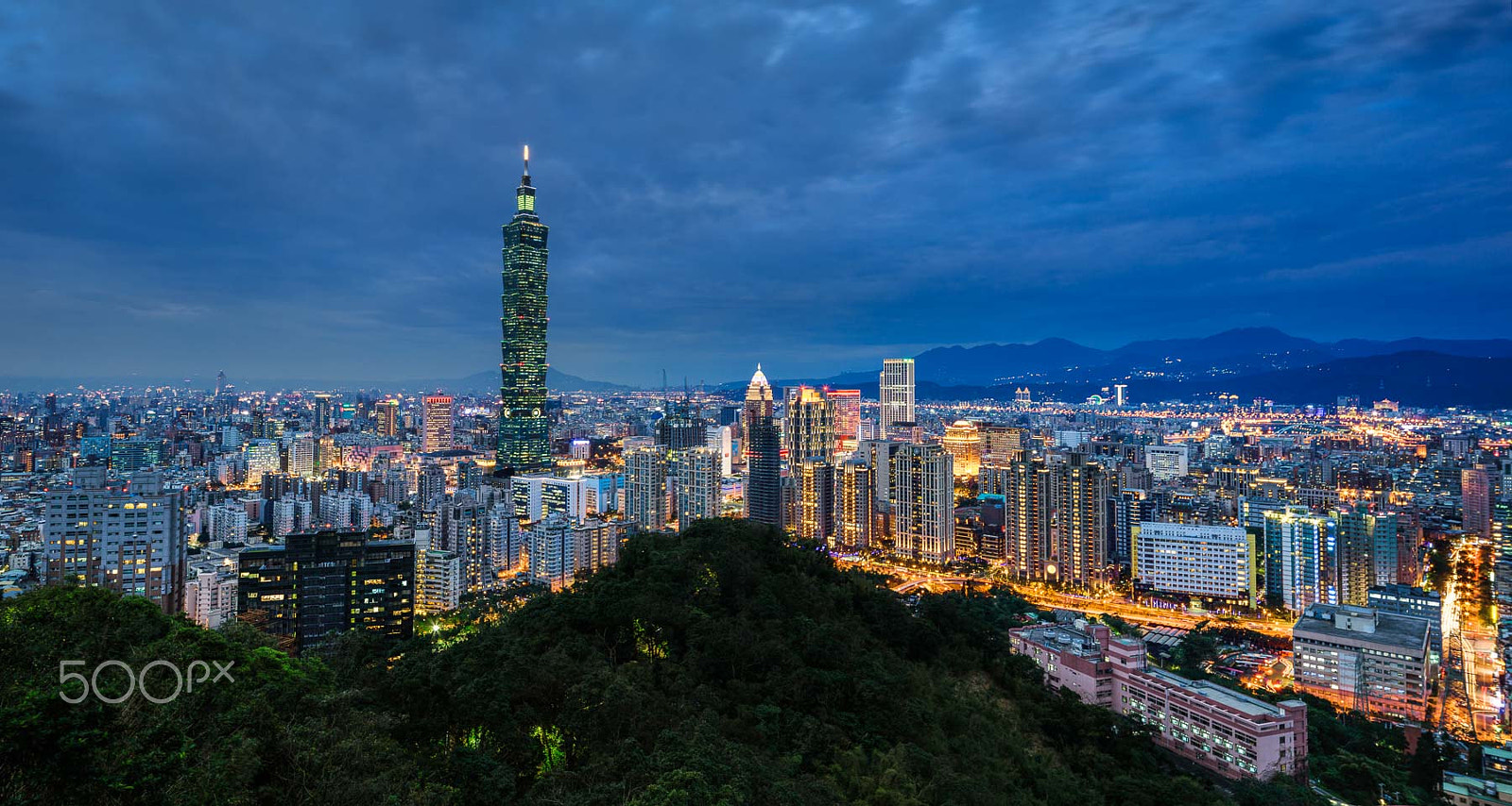 Canon TS-E 24.0mm f/3.5 L II sample photo. 101 tower hdr photography