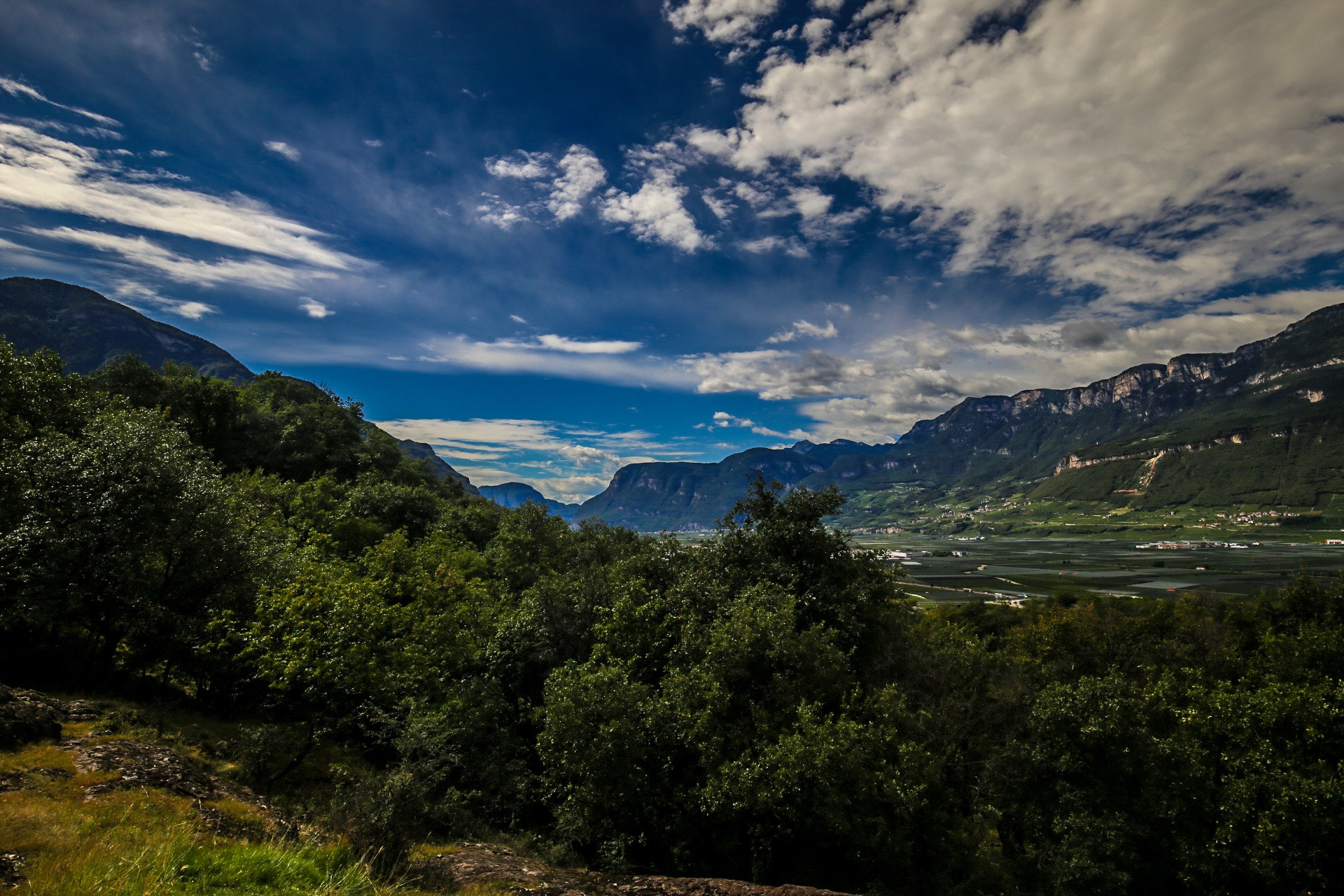 Canon EF 16-35mm F4L IS USM sample photo. The mountains around tramin photography