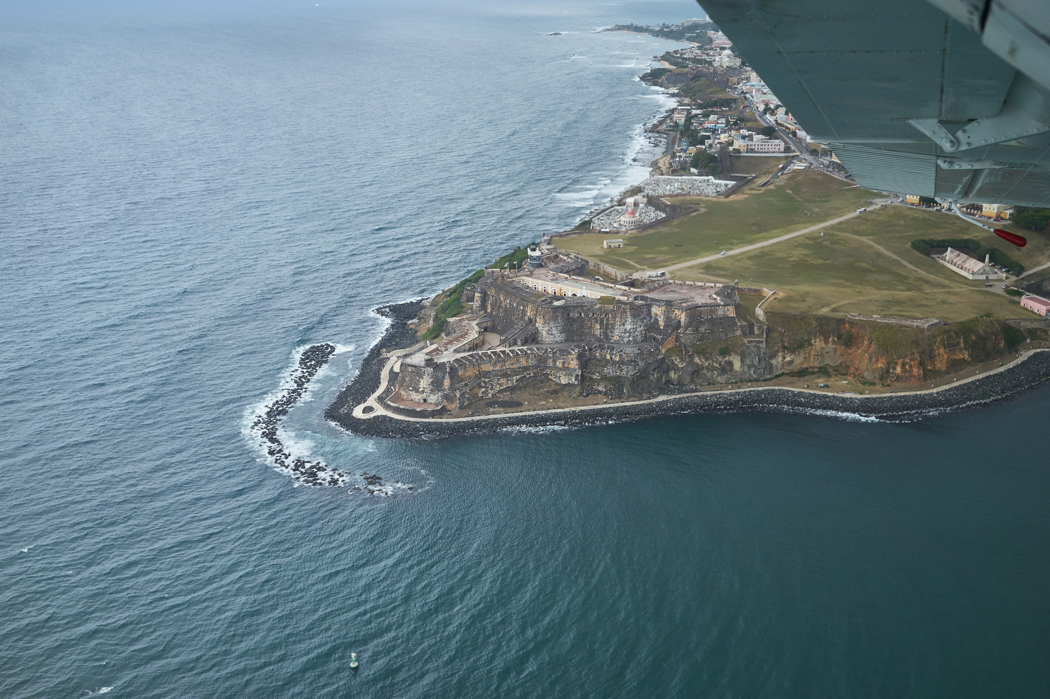 Sony a7 II + E 35mm F2 sample photo. Hard left over castillo san cristobal photography