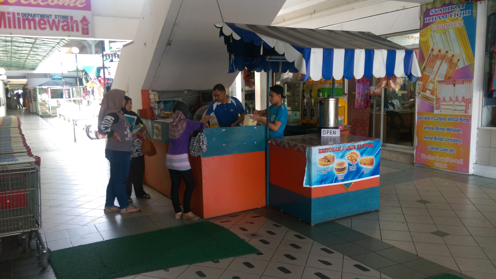 HTC DESIRE EYE sample photo. Food stall photography