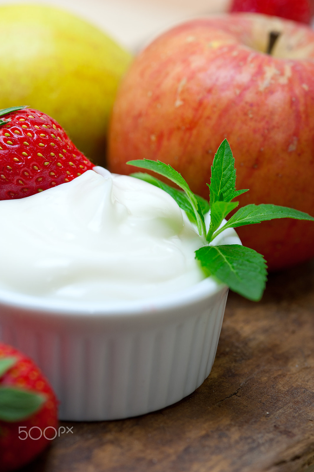 Nikon D700 + AF Micro-Nikkor 105mm f/2.8 sample photo. Fruits and yogurt photography