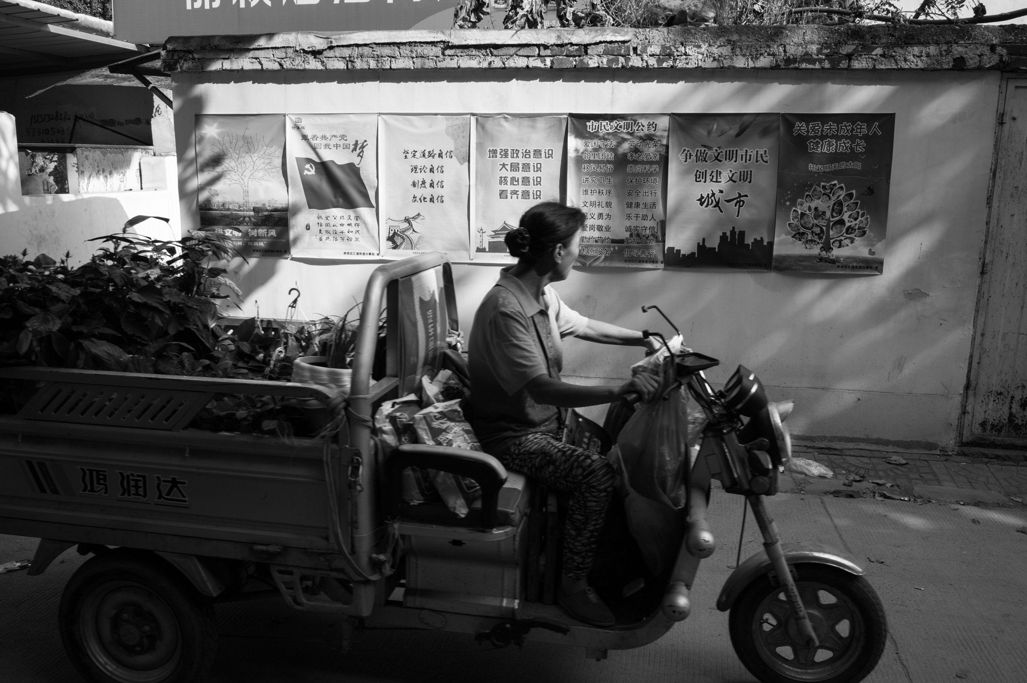 Leica Summicron-M 28mm F2 ASPH sample photo. Slogans about the chinese dream photography