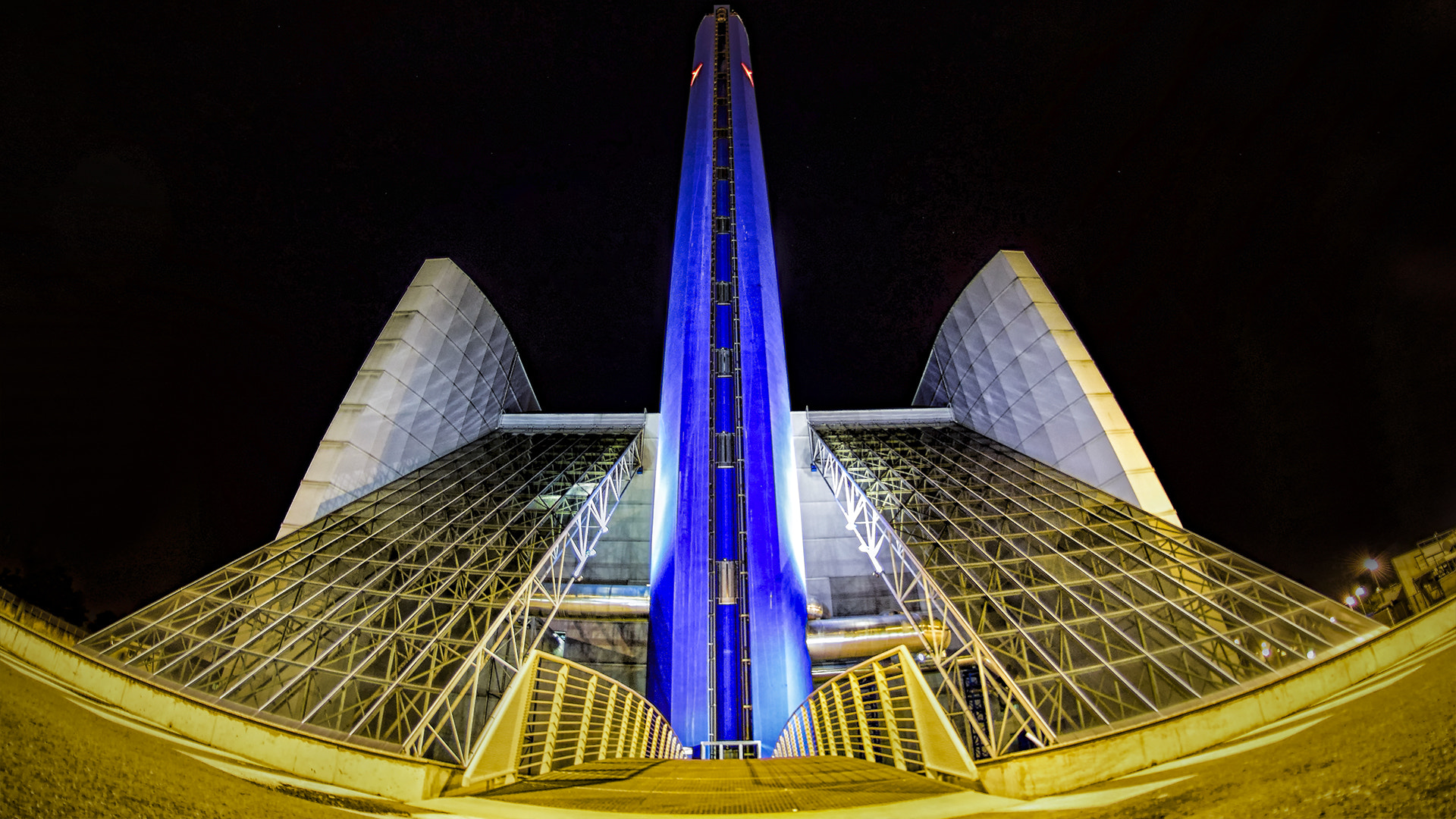 Nikon AF DX Fisheye-Nikkor 10.5mm F2.8G ED sample photo. Incineration photography