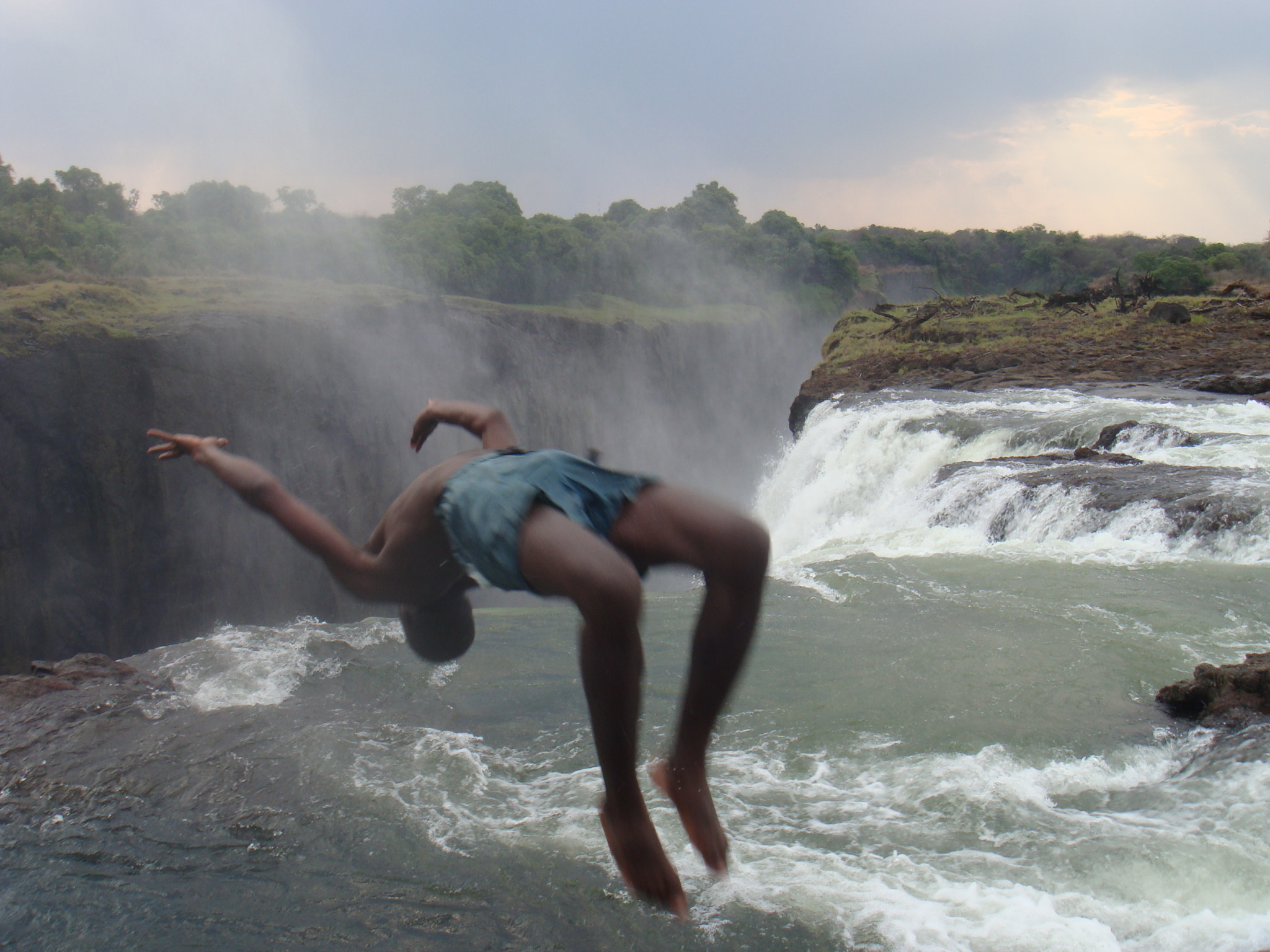 Sony DSC-T70 sample photo. Devil's pool jump photography