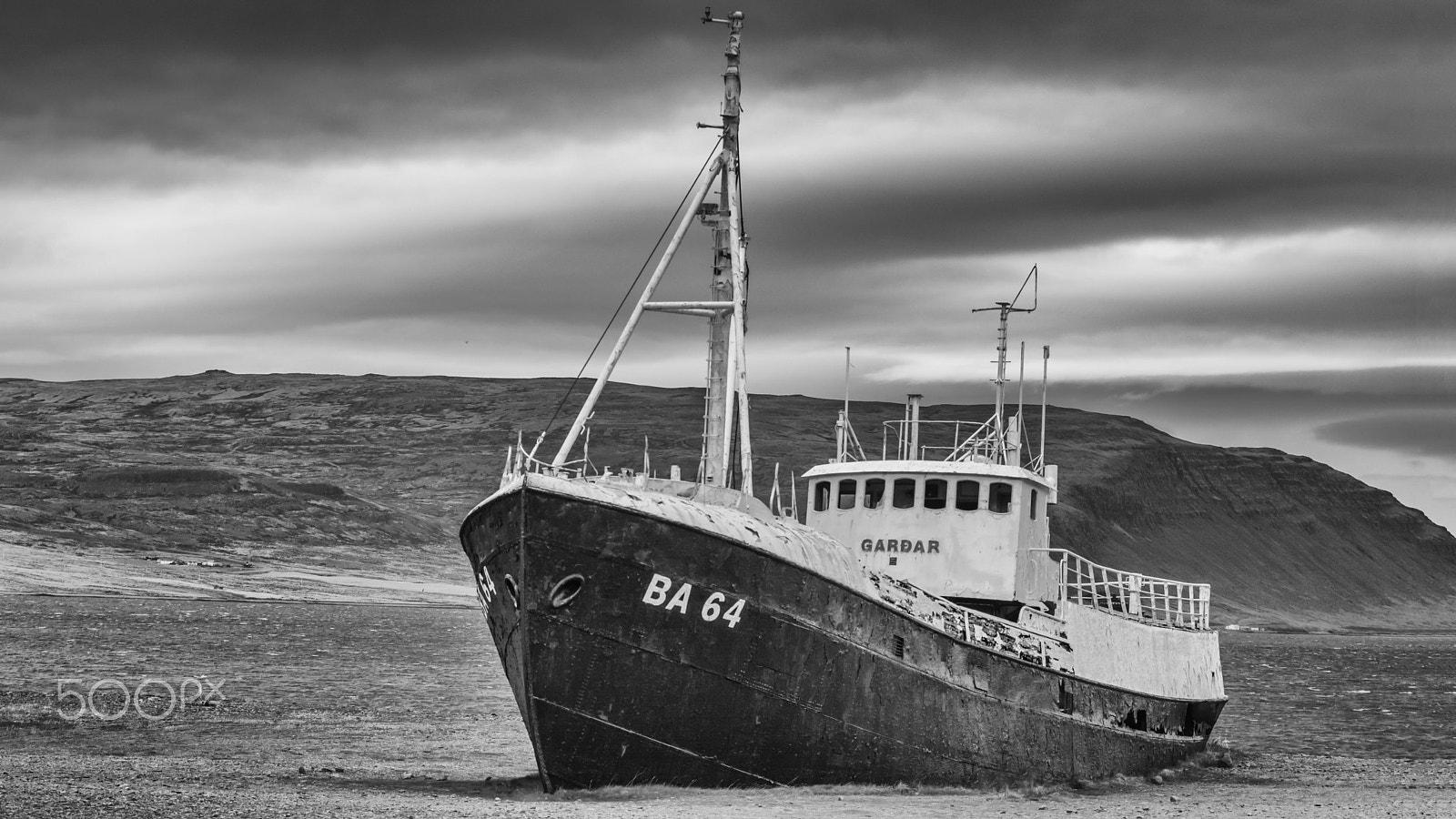 AF Zoom-Nikkor 80-200mm f/2.8 ED sample photo. Shipwreck photography