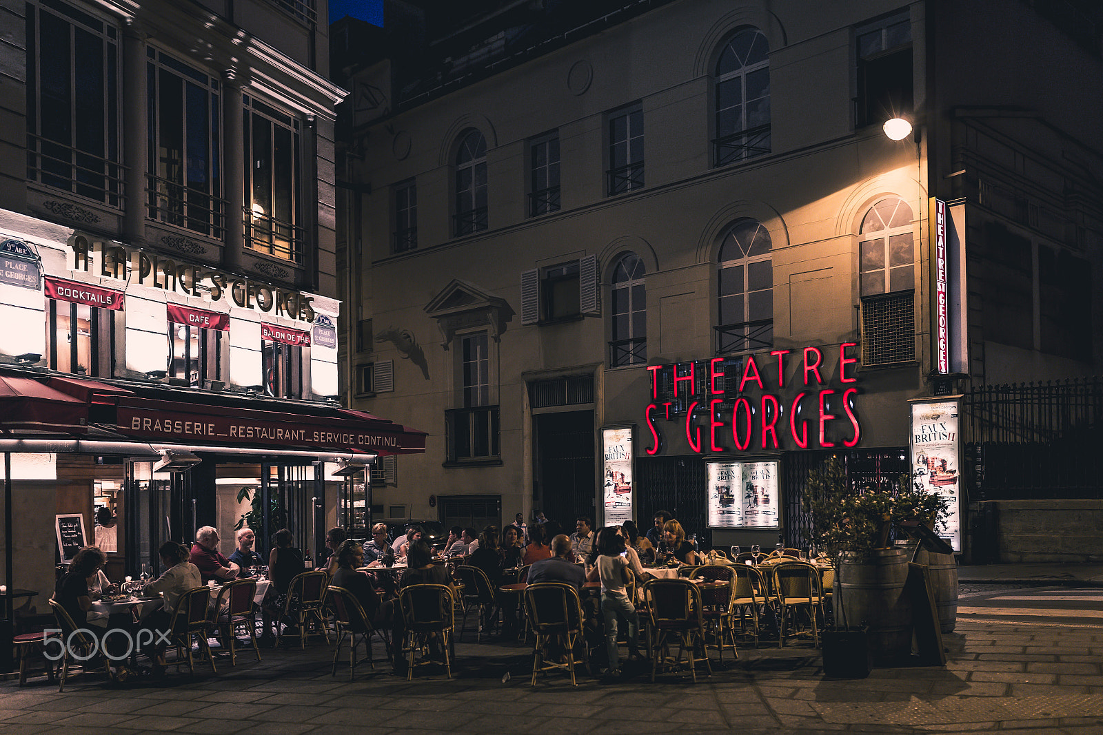 Canon EF 35mm F1.4L II USM sample photo. Street bar photography
