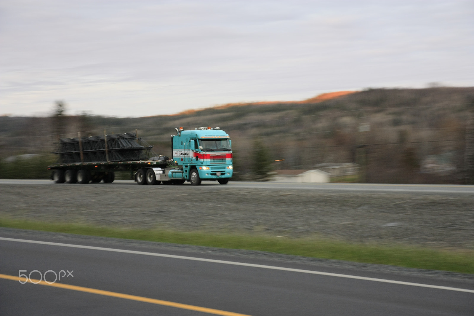 Canon EOS 450D (EOS Rebel XSi / EOS Kiss X2) sample photo. Speeding truck photography