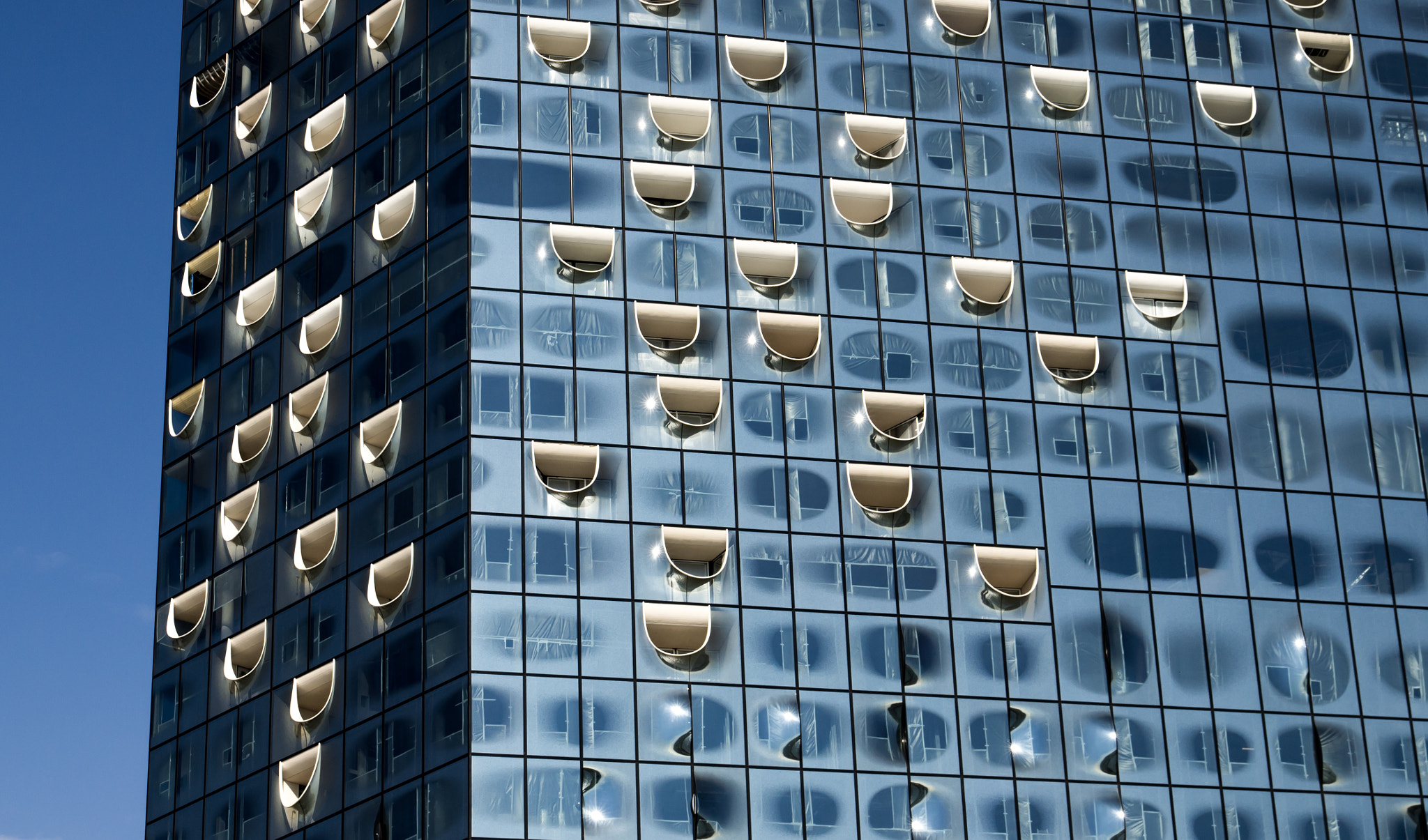 Pentax smc DA* 16-50mm F2.8 ED AL (IF) SDM sample photo. Elbphilharmonie photography