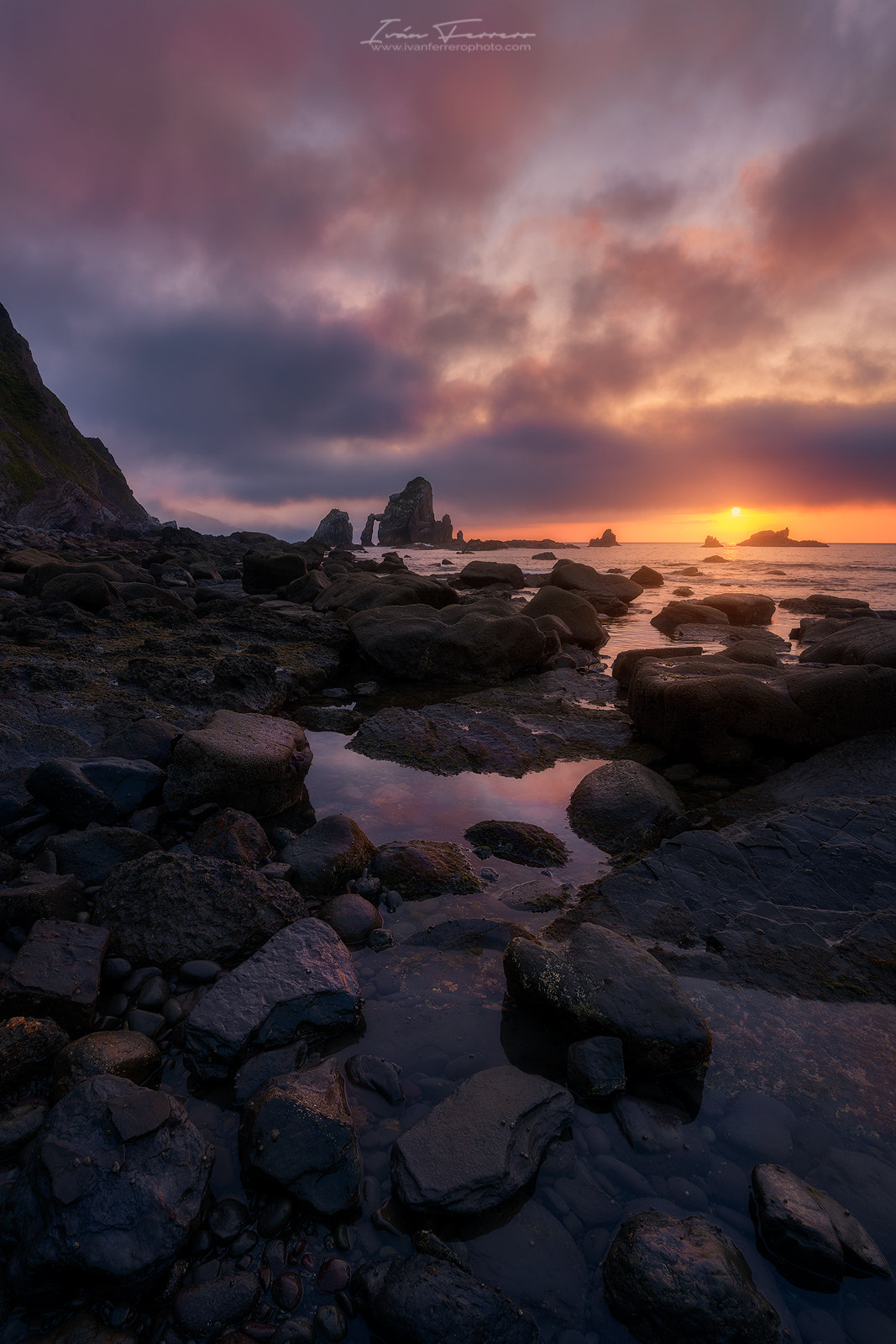 Tamron SP 15-30mm F2.8 Di VC USD sample photo. Gaztelugatxe´s down photography