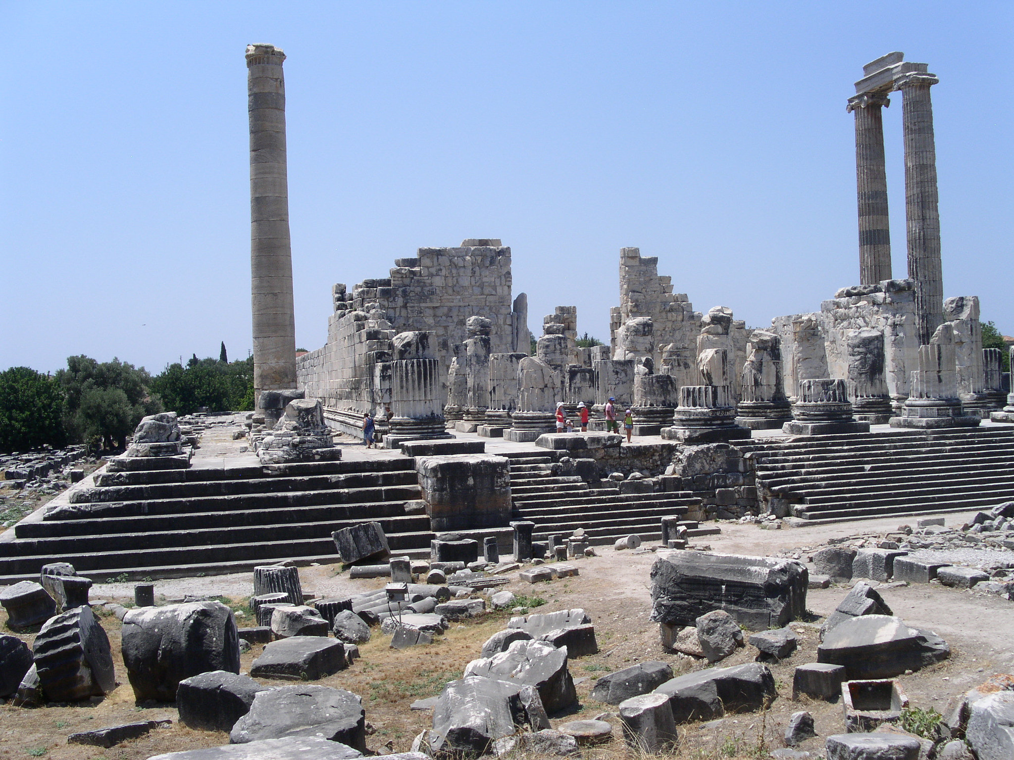 KONICA MINOLTA DiMAGE F300 sample photo. The ruins of the temple of apollo at didyma photography