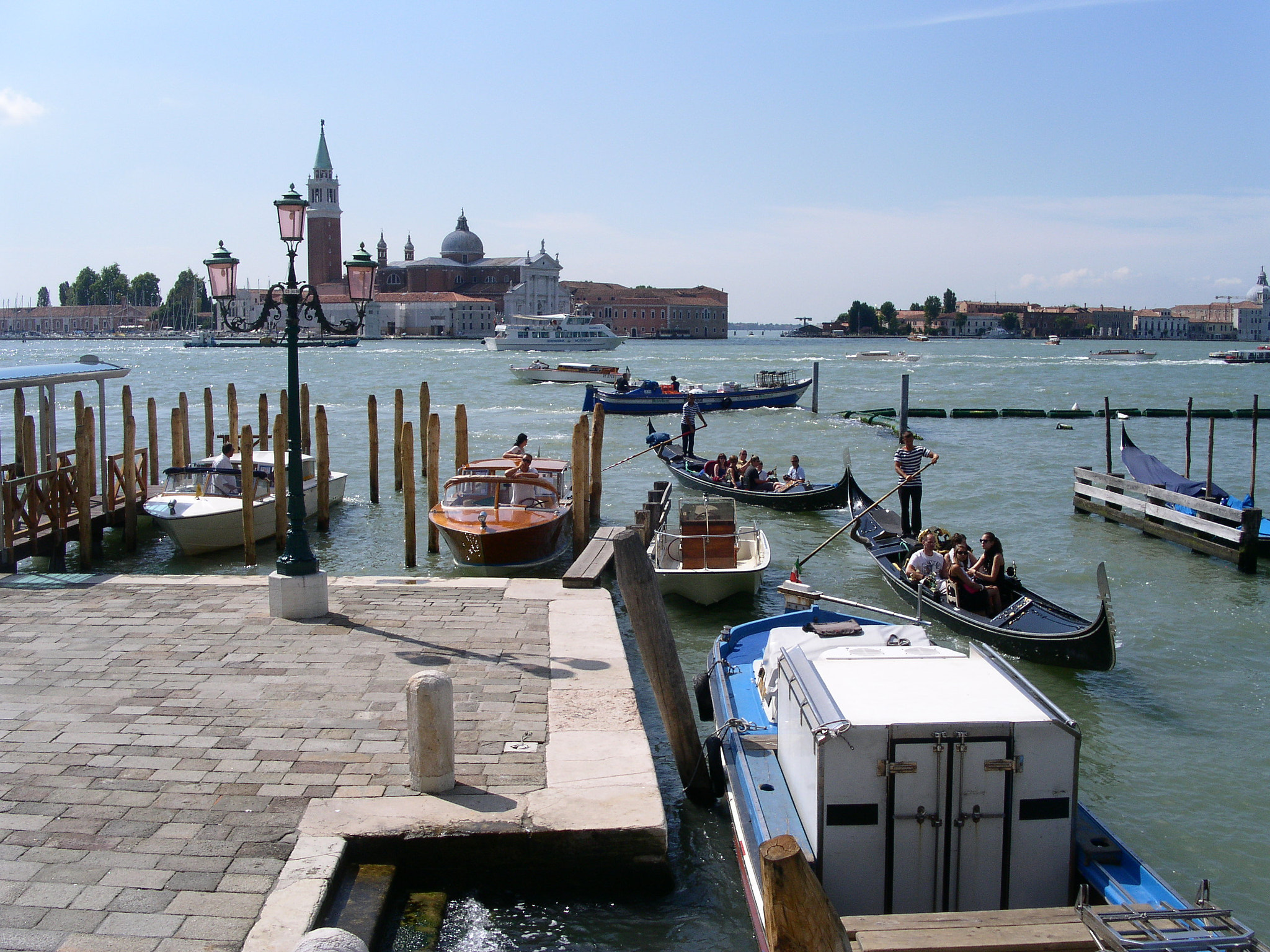 KONICA MINOLTA DiMAGE F300 sample photo. Boats of venice and san giorgio maggiore island photography