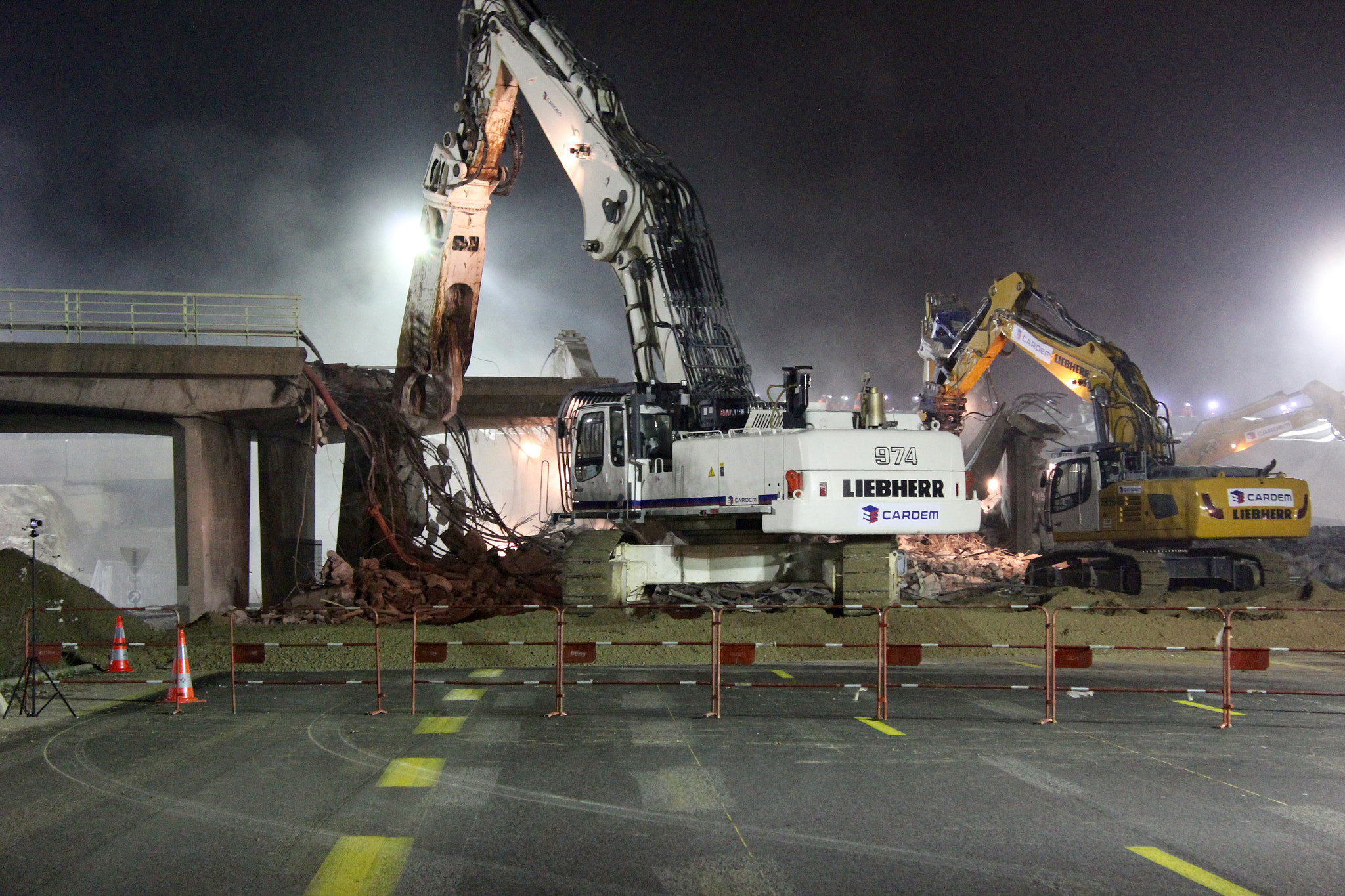 Canon EF-S 18-55mm F3.5-5.6 III sample photo. Chantier a9. france. photography