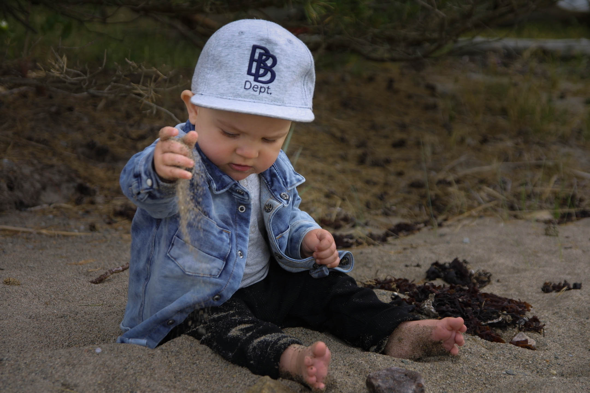Canon EOS D30 sample photo. Baby playing with sand photography