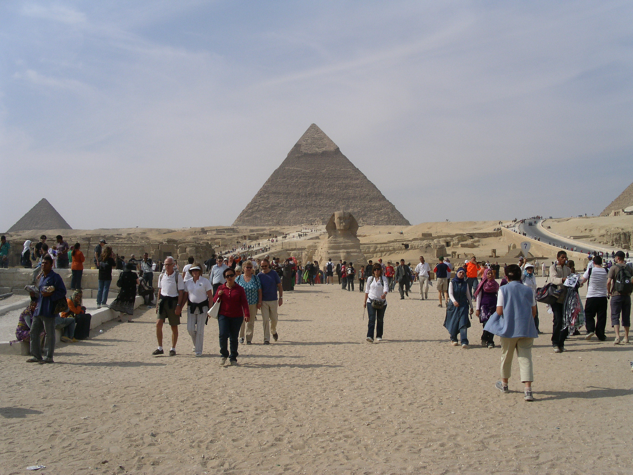 KONICA MINOLTA DiMAGE F300 sample photo. Coming and going at giza :) photography