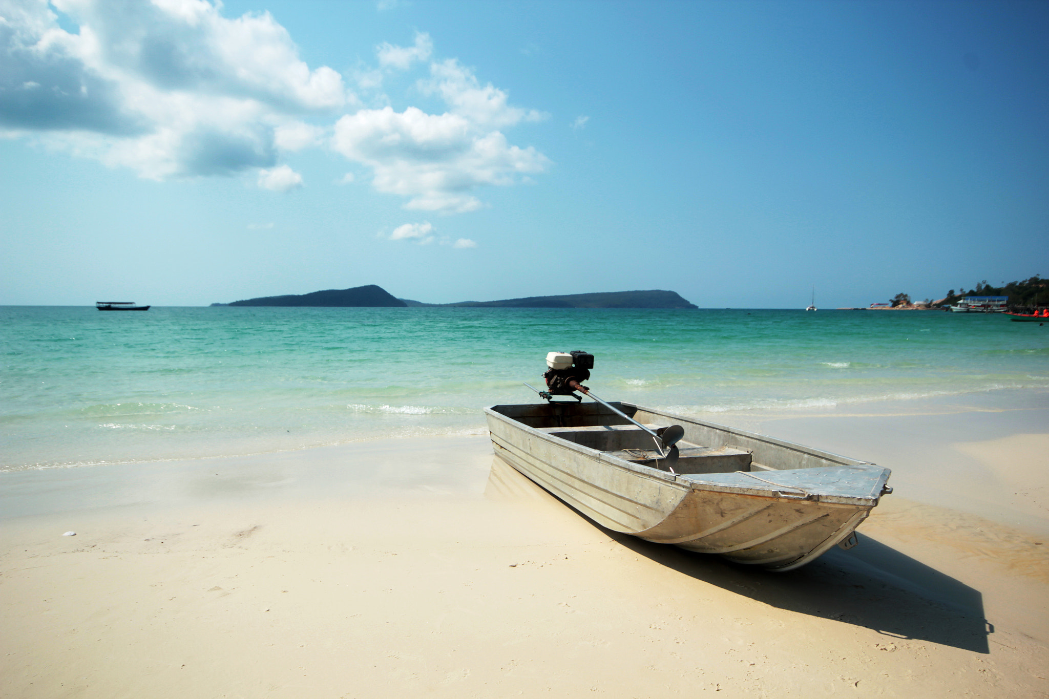 Sigma 10-20mm F4-5.6 EX DC HSM sample photo. Koh rong beach and boat photography