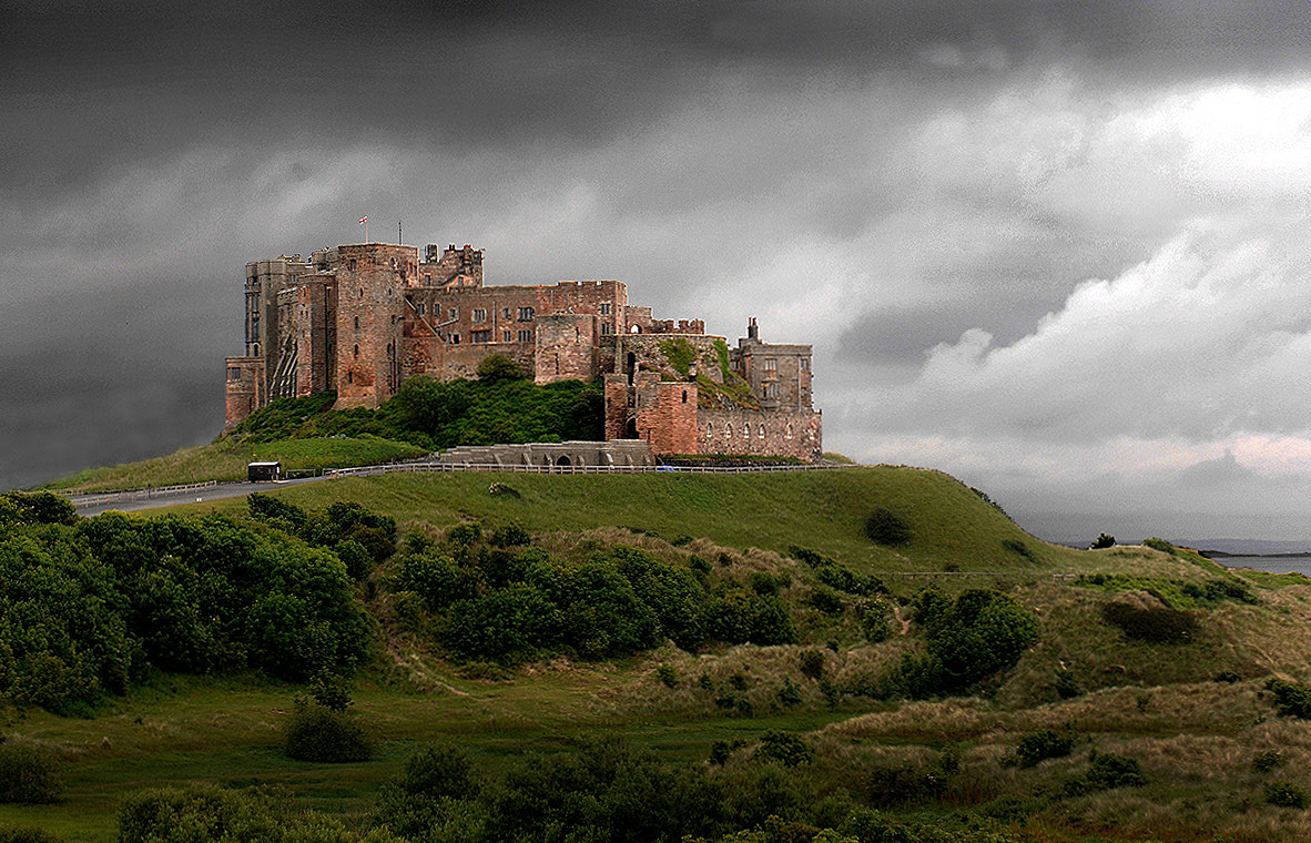 Nikon D2Xs + Nikon AF-S Nikkor 24-70mm F2.8G ED sample photo. Banburgh castle photography