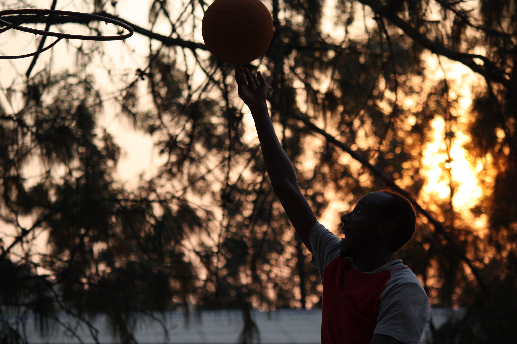 Canon EOS 450D (EOS Rebel XSi / EOS Kiss X2) sample photo. Basketball at sundown photography