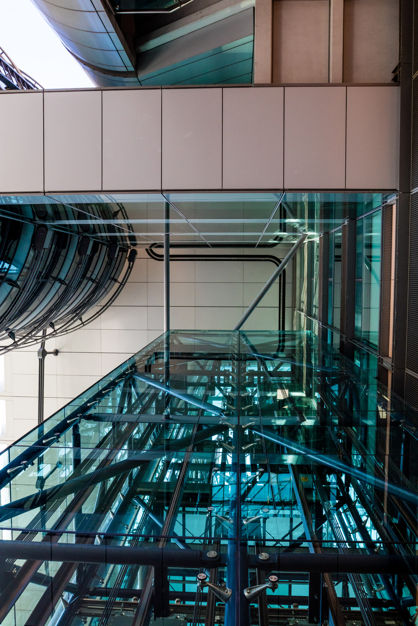 Canon EF 16-35mm F2.8L II USM sample photo. Glass facade photography