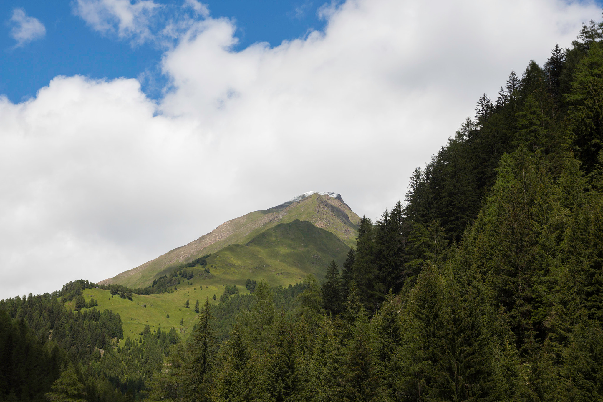 Tamron SP AF 17-50mm F2.8 XR Di II LD Aspherical (IF) sample photo. Fundres mountains photography