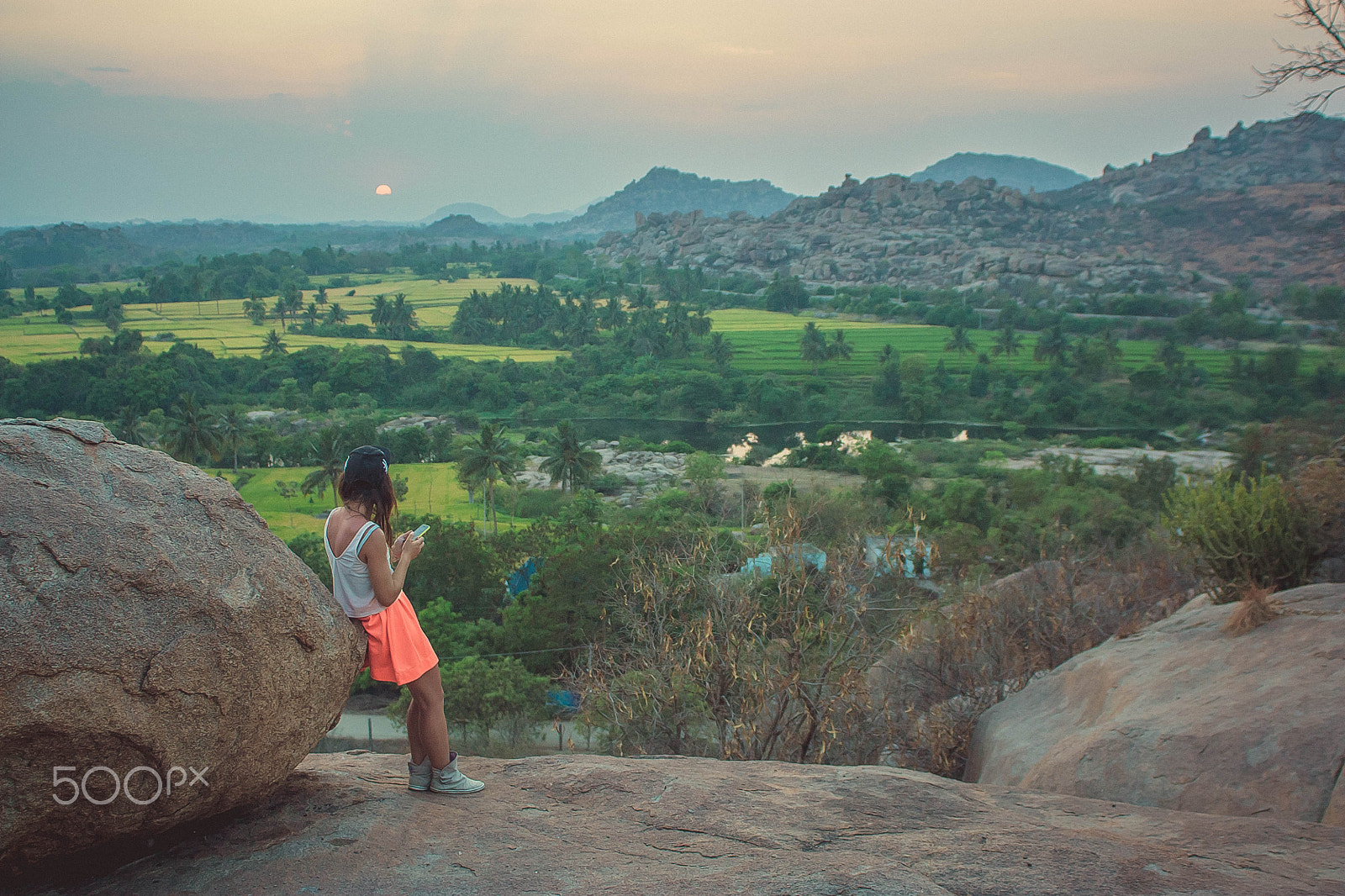 Canon EOS 450D (EOS Rebel XSi / EOS Kiss X2) + Sigma 24-70mm F2.8 EX DG Macro sample photo. Girl at sunset. valley view. hampi, india photography