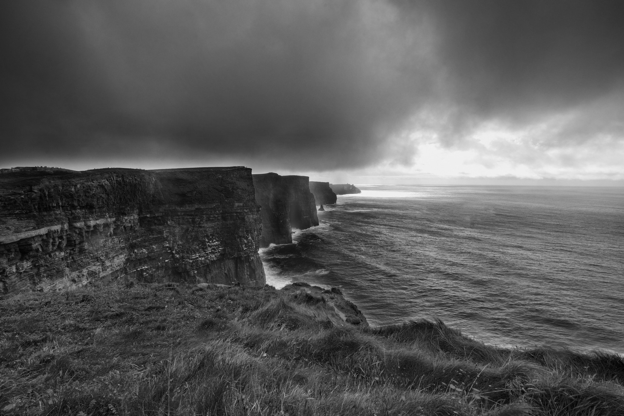 Sony a7R + Sony Vario-Sonnar T* 16-35mm F2.8 ZA SSM sample photo. Cliffs of moher photography