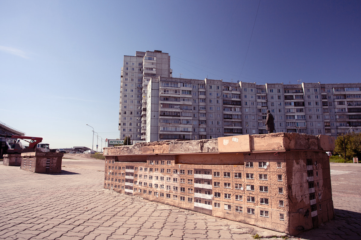 Canon EOS-1Ds Mark II sample photo. Little building photography