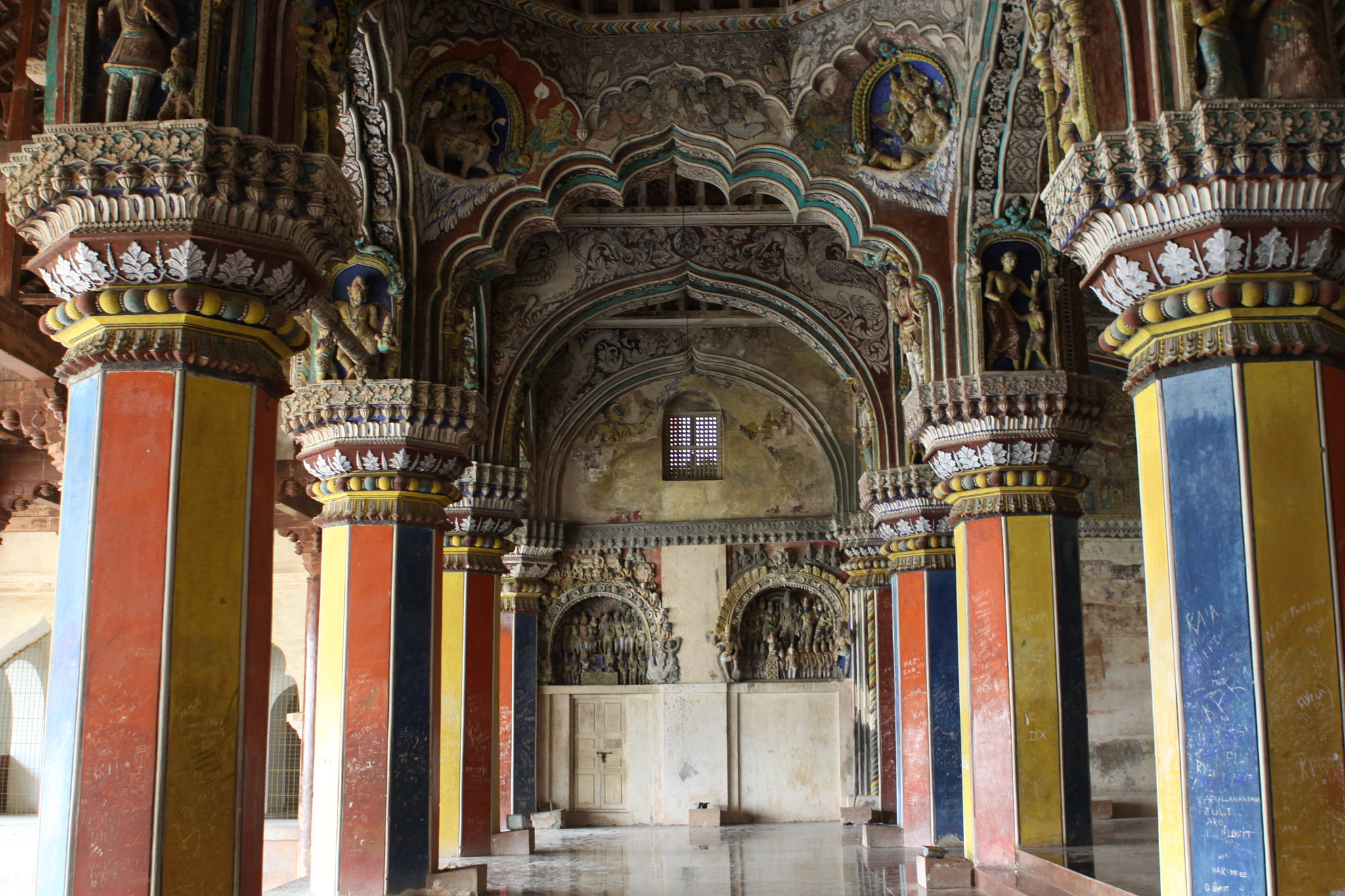 Canon EOS 50D + Canon EF 24-70mm F2.8L USM sample photo. Maratha durbar hall, royal palace photography