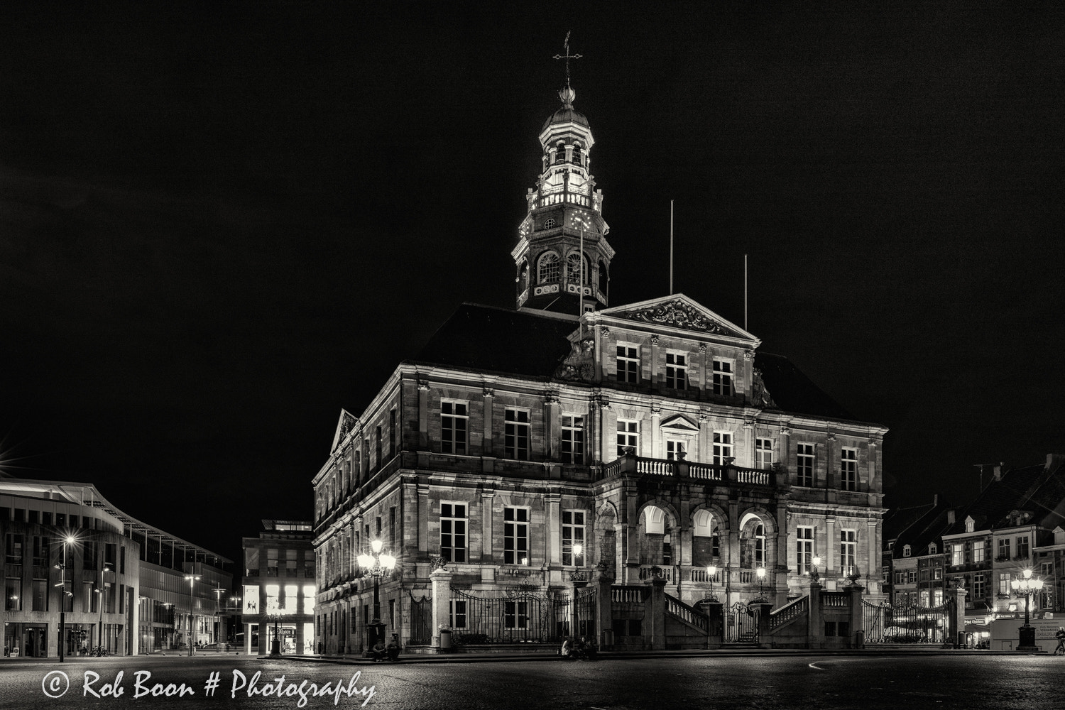 Canon EF 16-35mm F4L IS USM sample photo. City hall, maastricht 5 photography