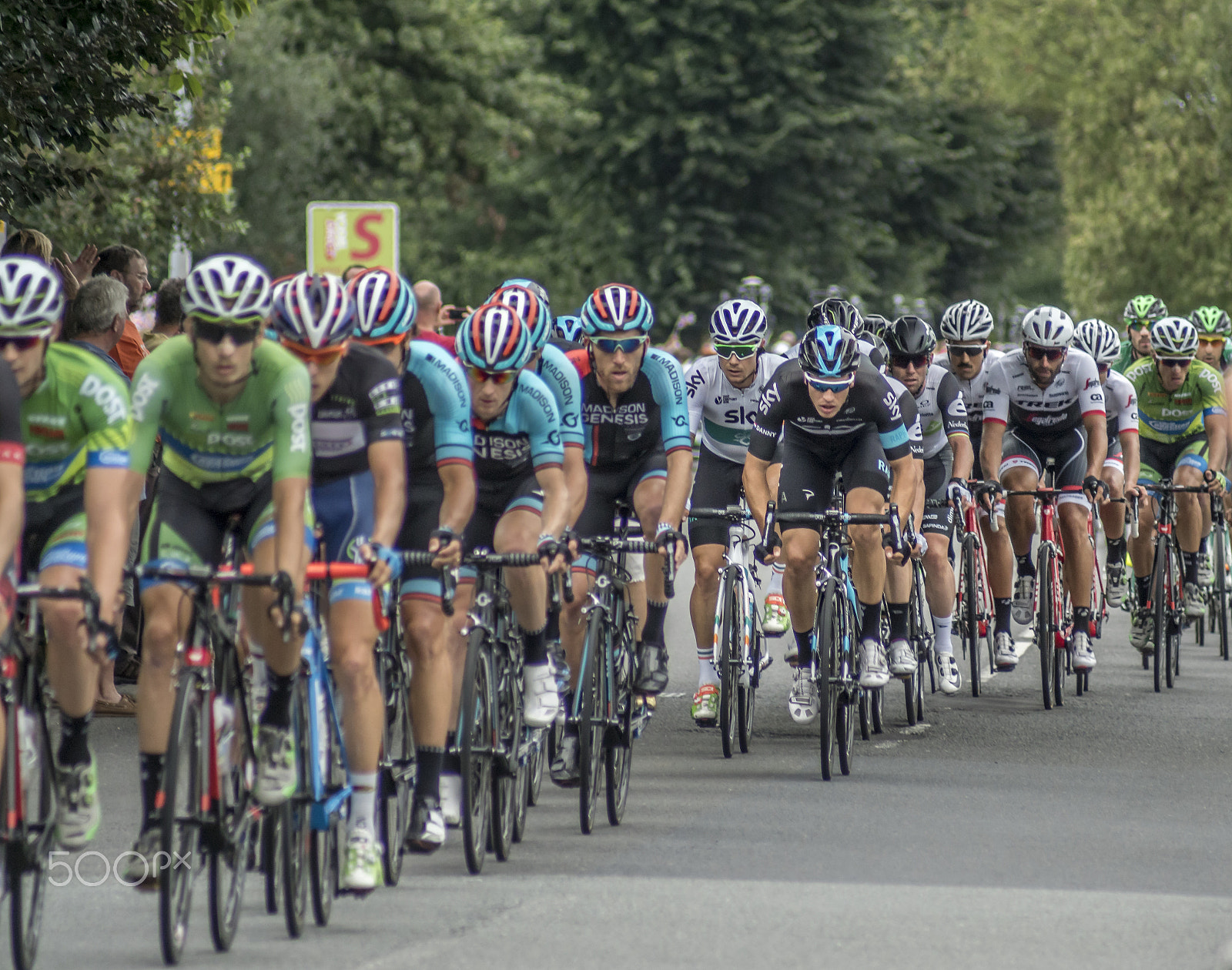 Sony 75-300mm F4.5-5.6 sample photo. The peleton 2 photography