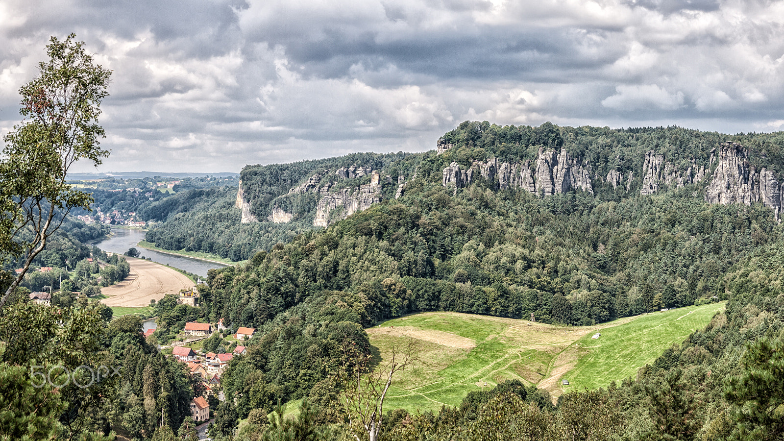 Sigma 17-70mm F2.8-4 DC Macro OS HSM sample photo. Blick auf die bastei photography