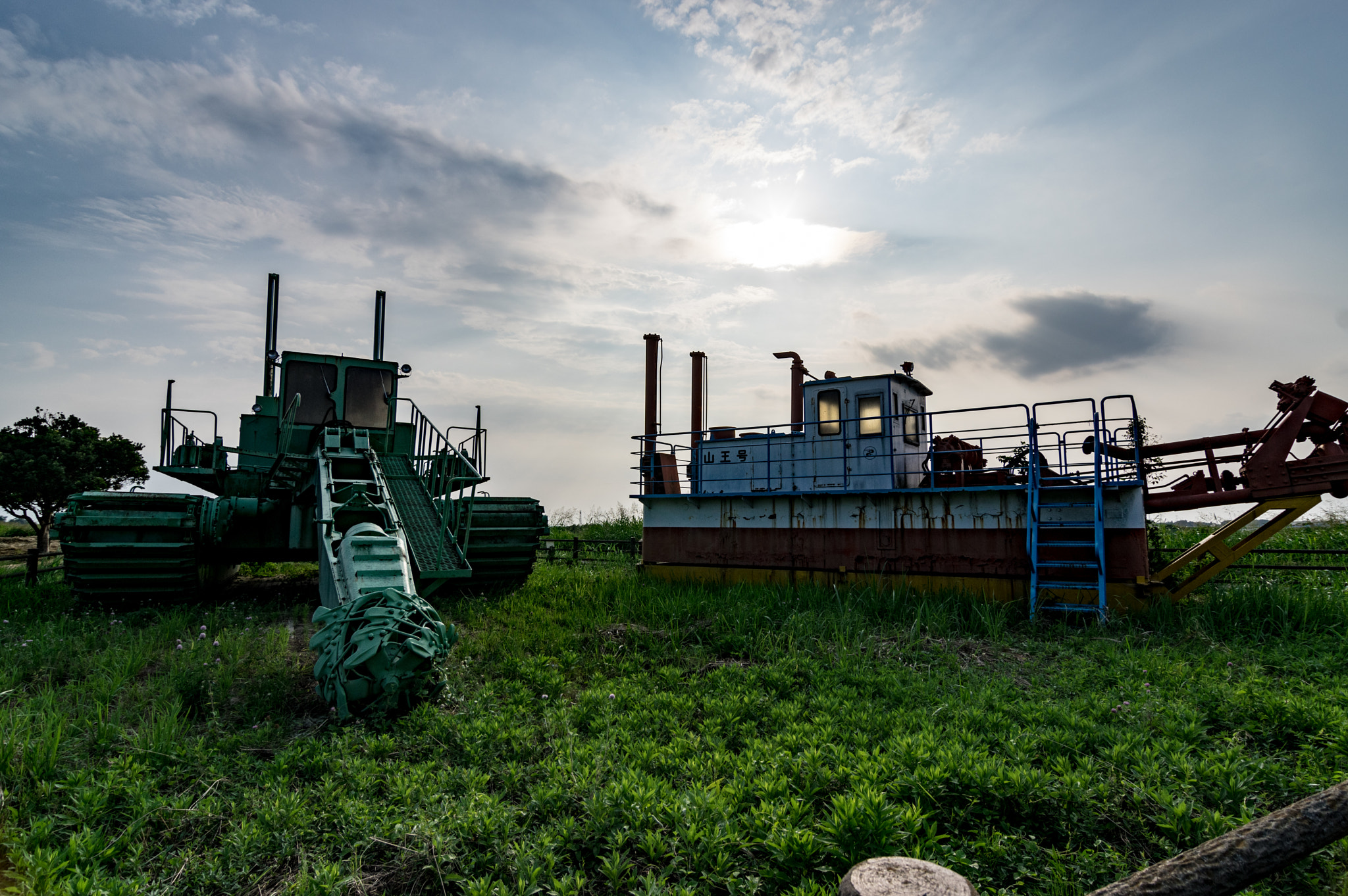 Pentax K-3 II + Pentax smc DA 12-24mm F4.0 ED AL (IF) sample photo. 浚渫機 photography