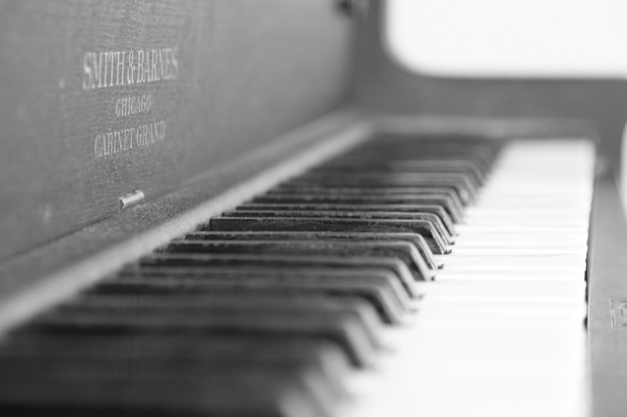 Canon EOS 760D (EOS Rebel T6s / EOS 8000D) sample photo. The well warn piano photography