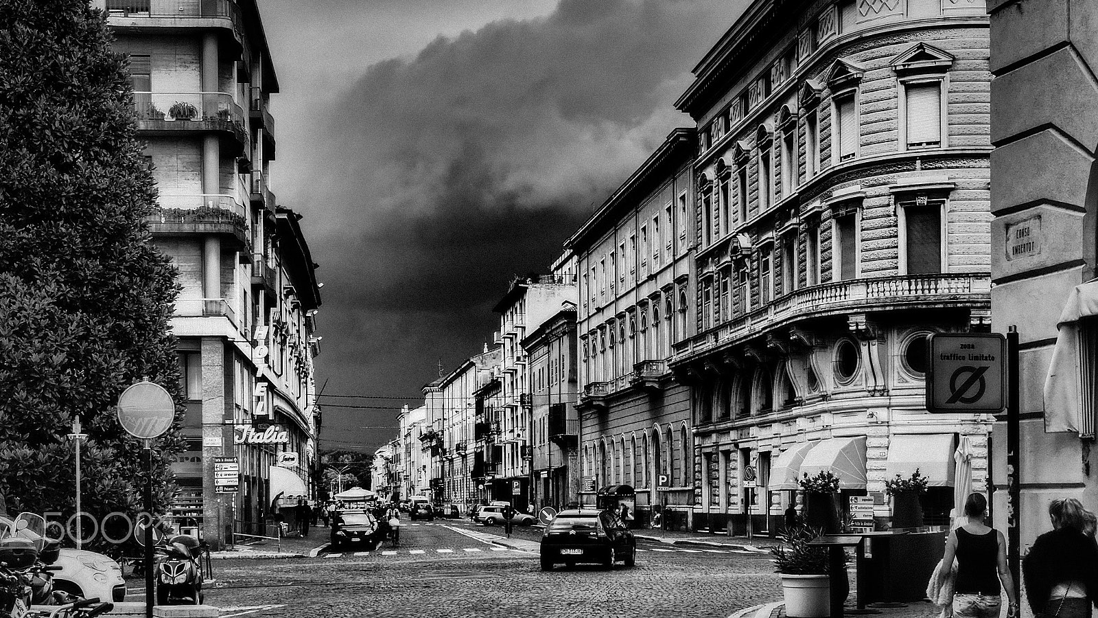 OLYMPUS M.14-150mm F4.0-5.6 II sample photo. Italy b&w 2016 photography
