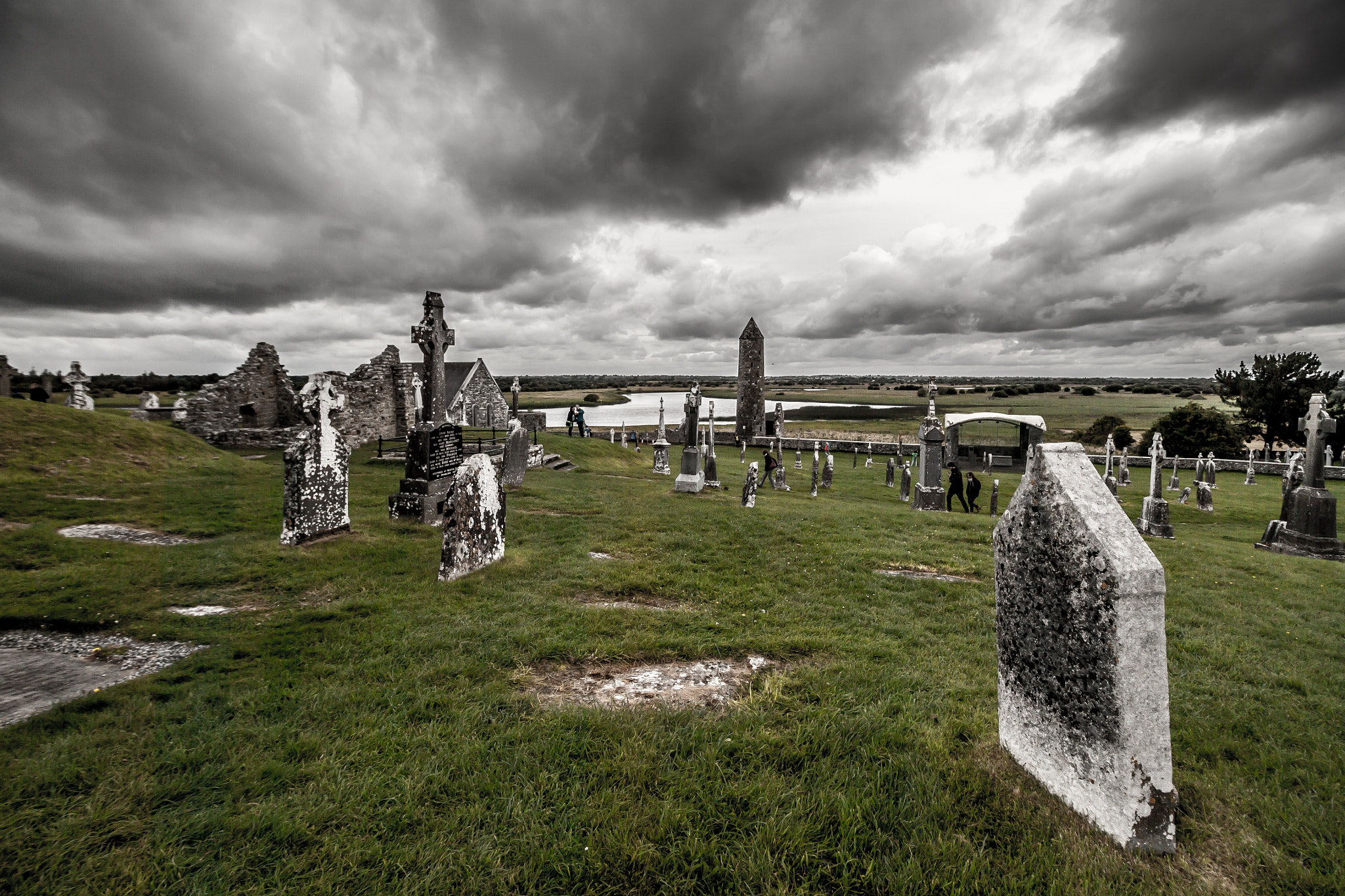 Canon EOS 500D (EOS Rebel T1i / EOS Kiss X3) + Canon EF-S 10-18mm F4.5–5.6 IS STM sample photo. Clonmacnoise photography