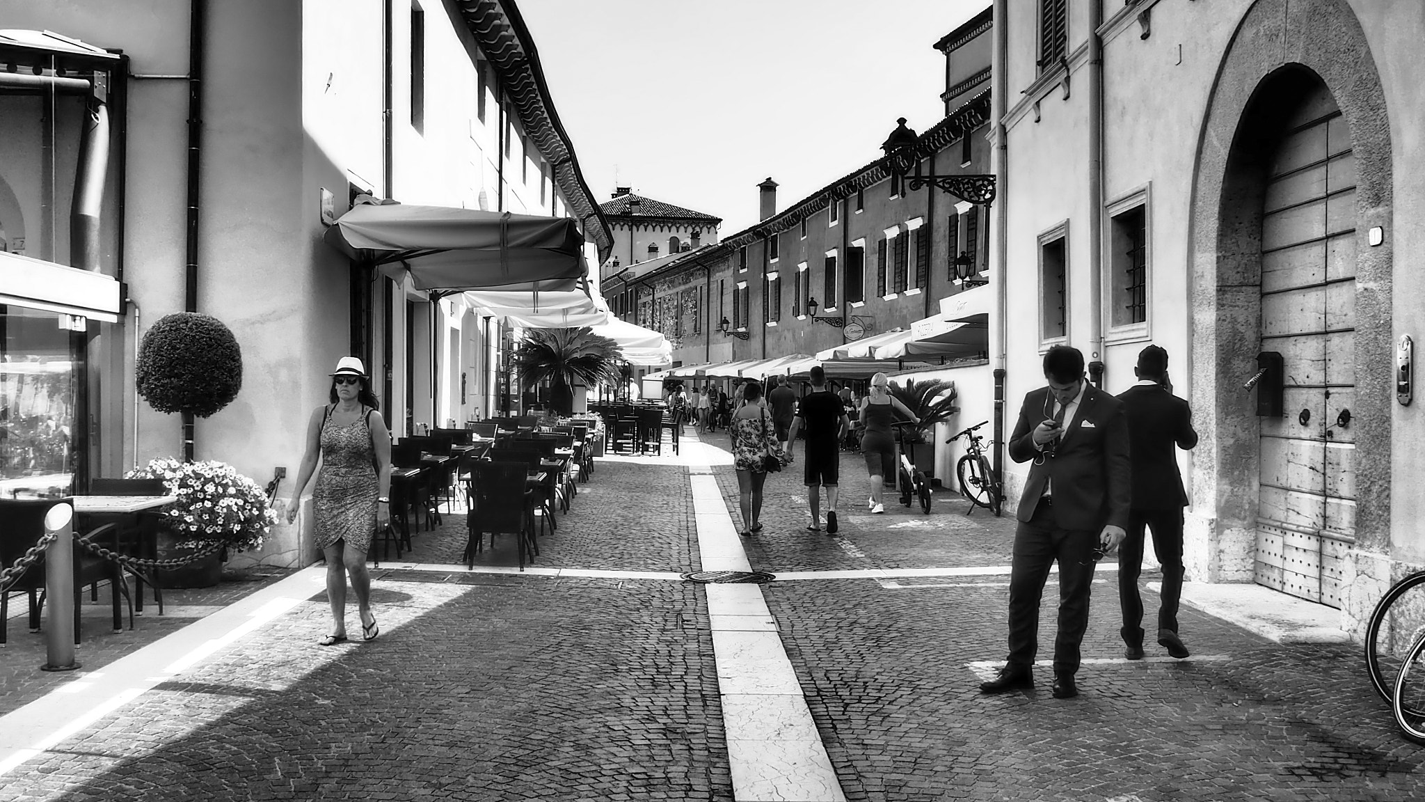 OLYMPUS M.14-150mm F4.0-5.6 II sample photo. Italy b&w 2016 photography