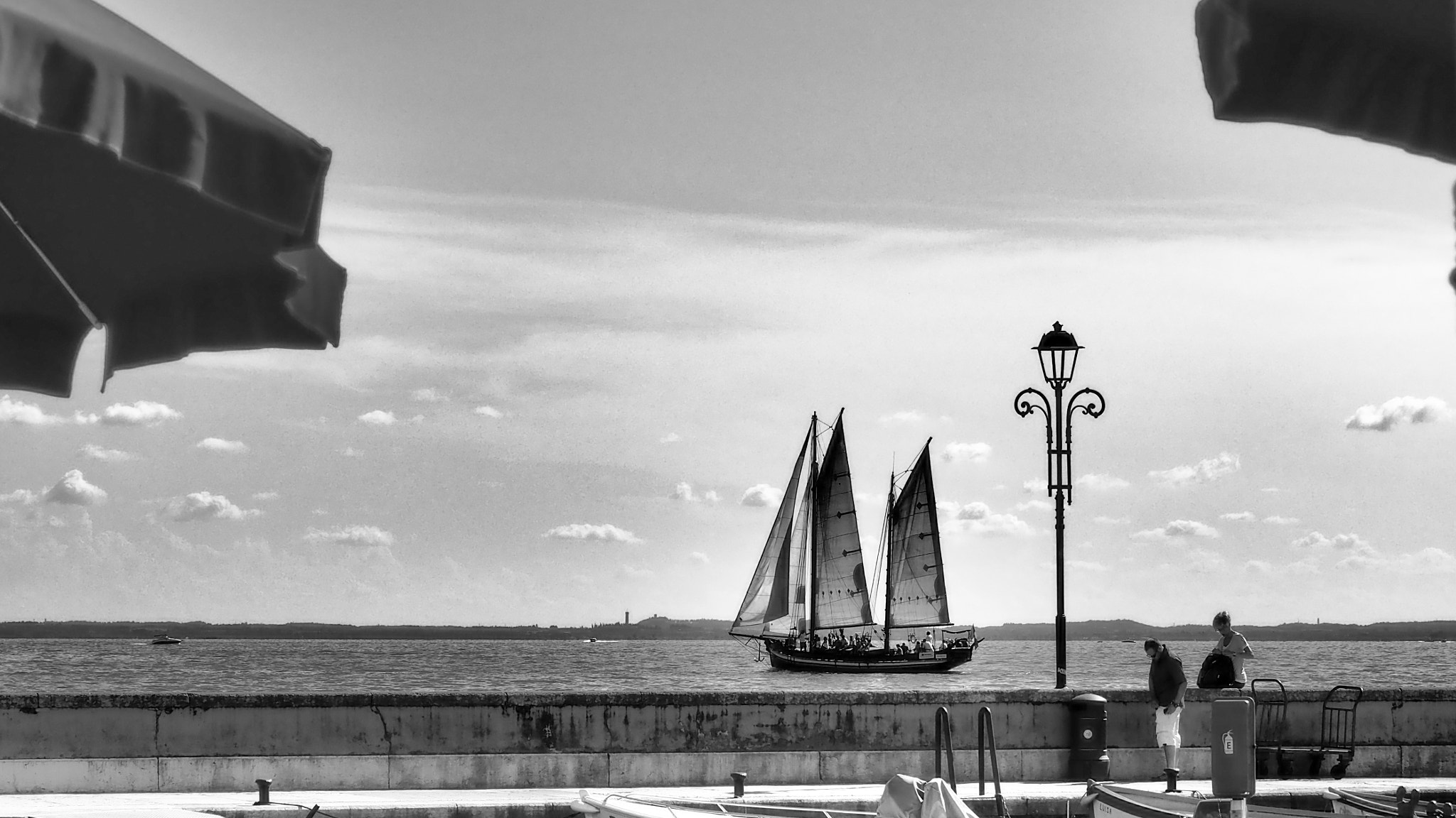 OLYMPUS M.14-150mm F4.0-5.6 II sample photo. Italy b&w 2016 photography